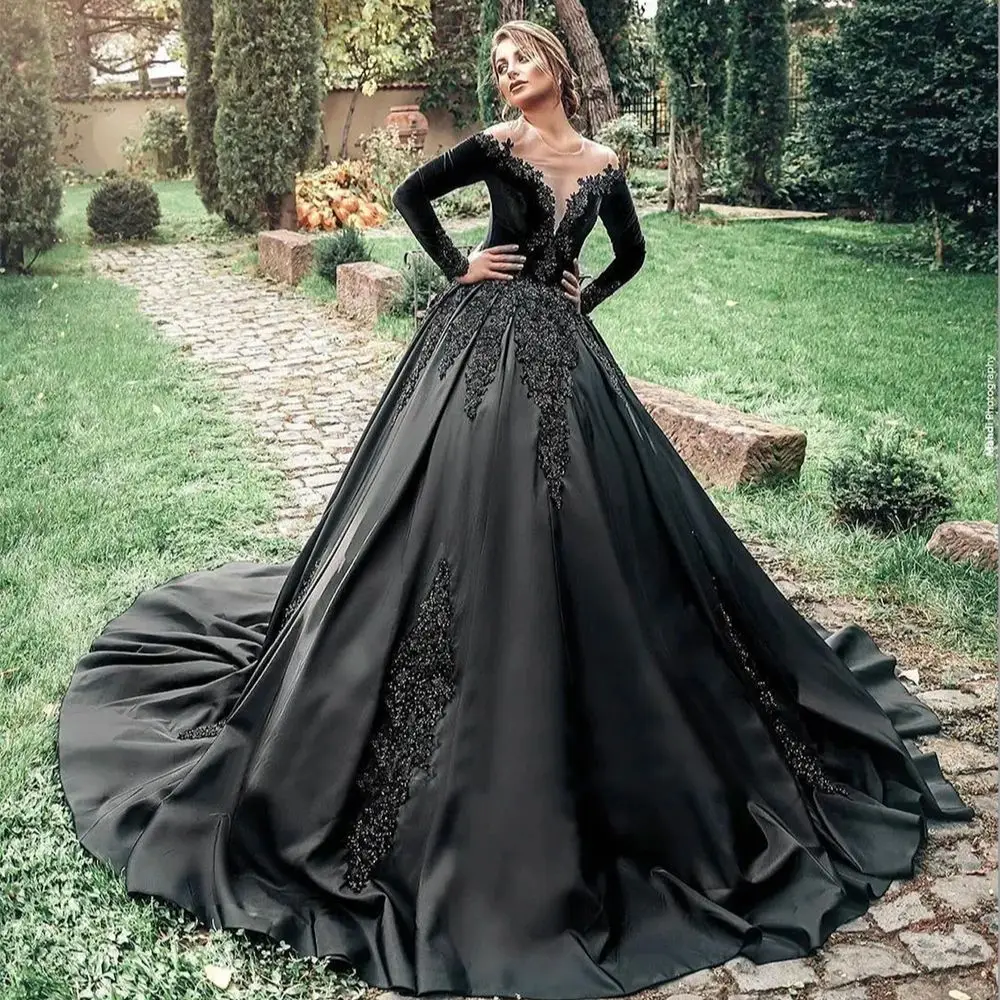 Vintage Ball Gown Wedding Dresses Gothic Forest Country Bridal Gown Black Appliques Sweep Train Vestido De Noiva Customized
Vintage Ball Gown Wedding Dresses Gothic Forest Country Bridal Gown Black Appliques Sweep Train Vestido De Noiva Customized
