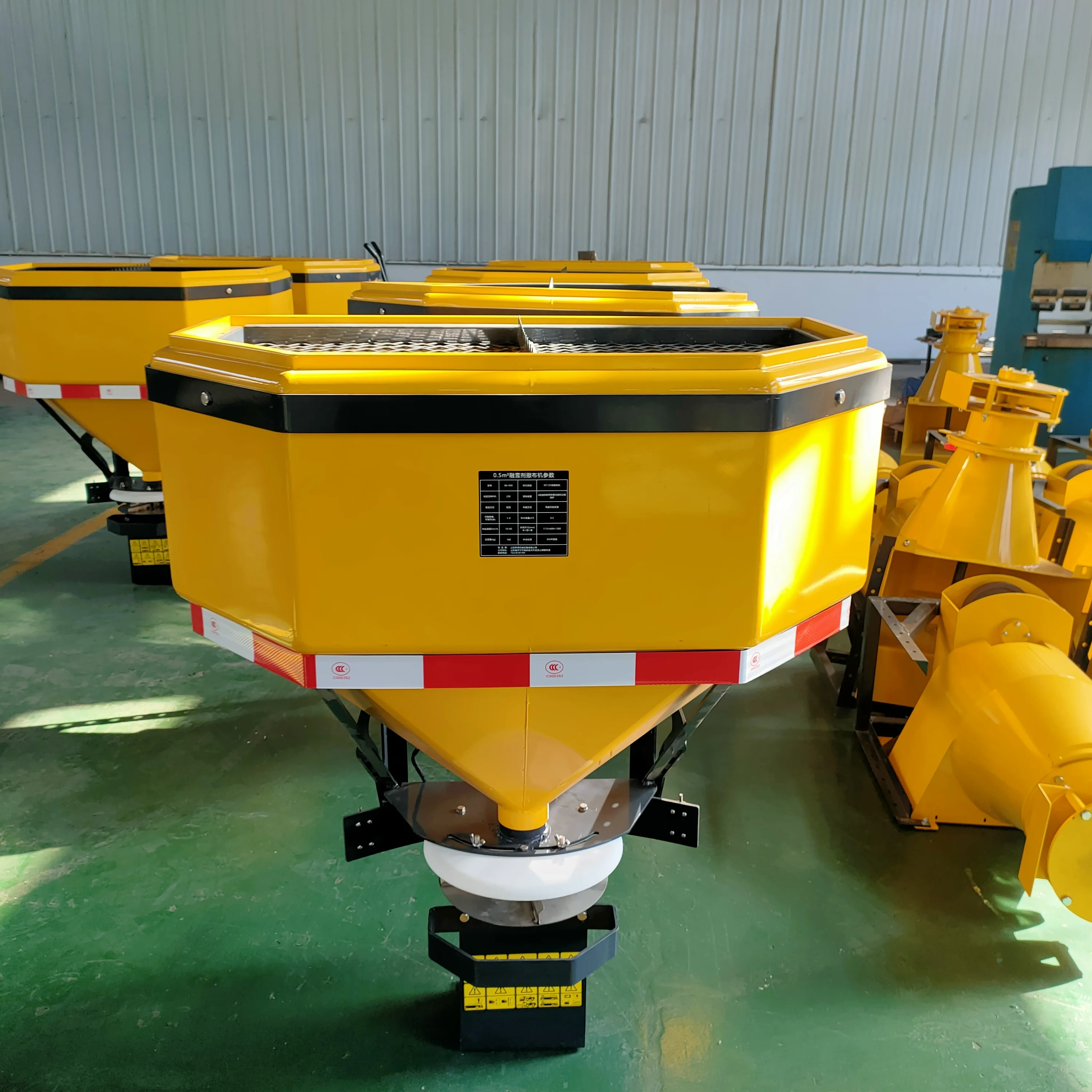 Road and Sidewalk De-Icing Agent Spreader Vehicle-Mounted De-Icing Agent Spreader
Road and Sidewalk De-Icing Agent Spreader Vehicle-Mounted De-Icing Agent Spreader