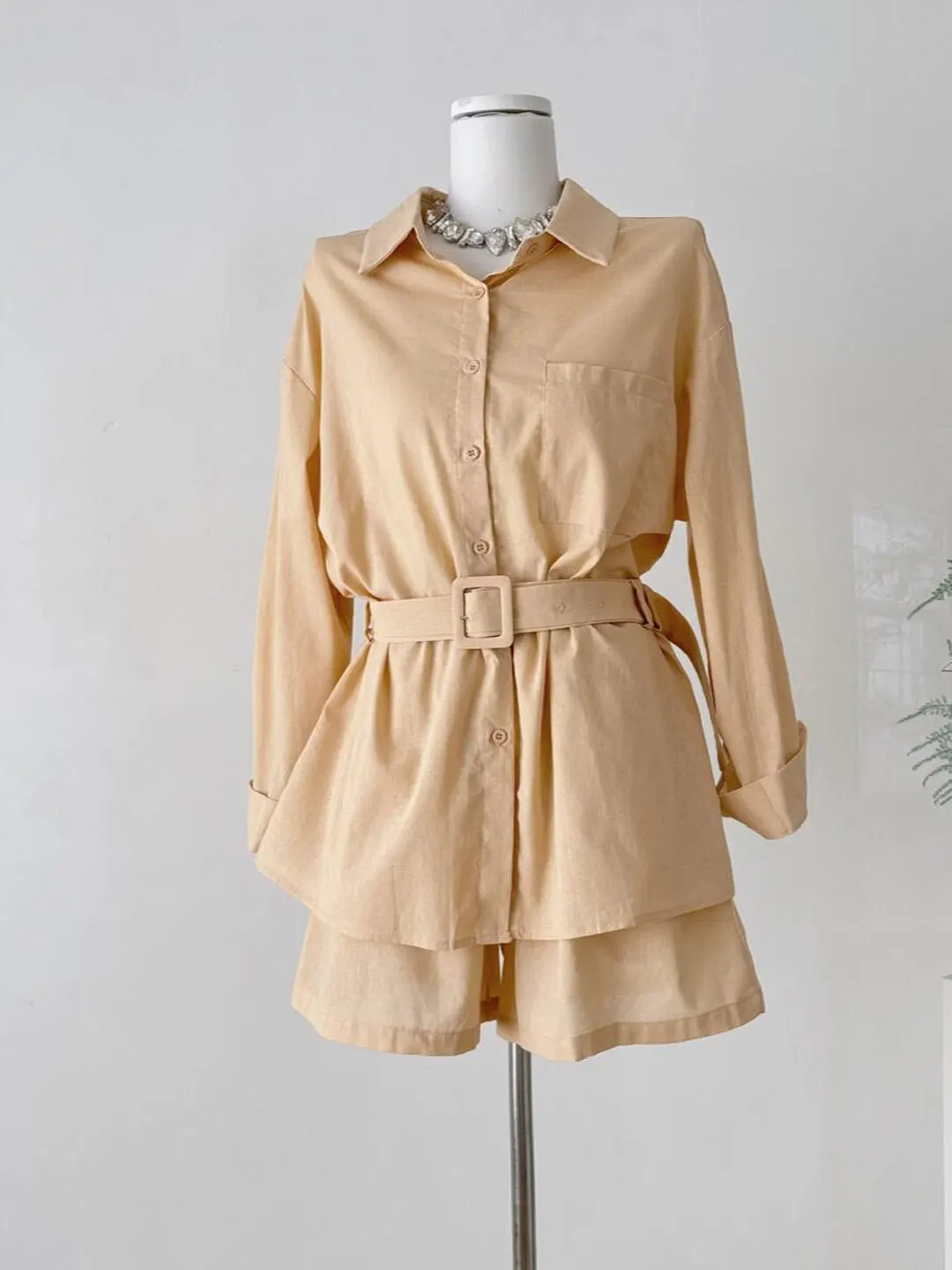 Soft Style Orange Slimming Long Sleeve Shirt And High Waist Short Pants Commute Two Piece Set for Women Spring Summer Fashion
Soft Style Orange Slimming Long Sleeve Shirt And High Waist Short Pants Commute Two Piece Set for Women Spring Summer Fashion