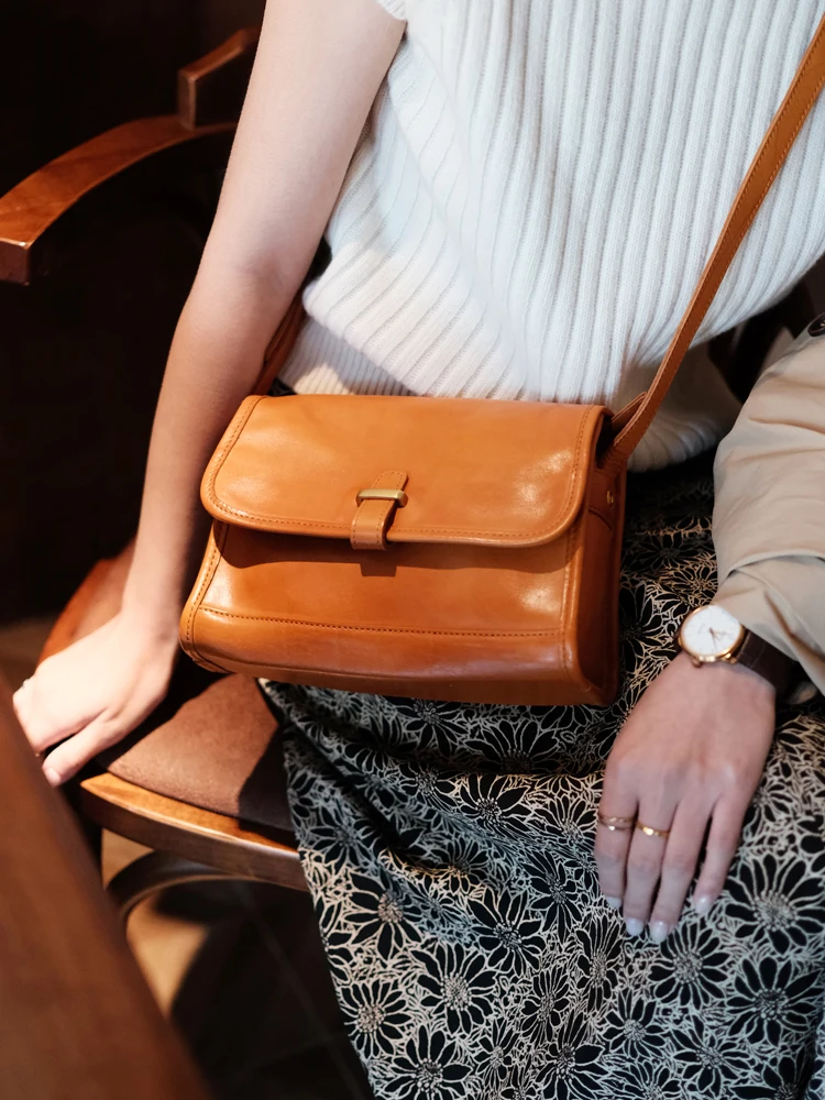 Vintage casual handmade genuine leather women's commuter crossbody bag outdoor daily travel work cow leather shoulder bag
Vintage casual handmade genuine leather women's commuter crossbody bag outdoor daily travel work cow leather shoulder bag