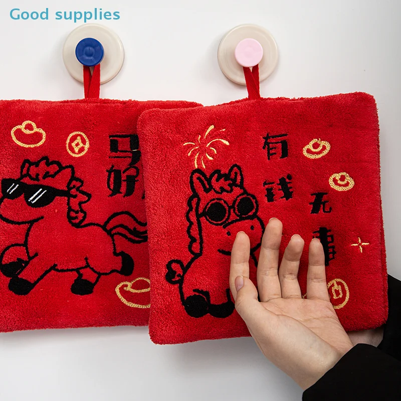 Новогоднее полотенце для рук с изображением лошади по знаку зодиака, из кораллового флиса, впитывающее, с мультяшным рисунком красной пони, быстросохнущее, для ванной, подвесное, для домашнего декора
Новогоднее полотенце для рук с изображением лошади по знаку зодиака, из кораллового флиса, впитывающее, с мультяшным рисунком красной пони, быстросохнущее, для ванной, подвесное, для домашнего декора