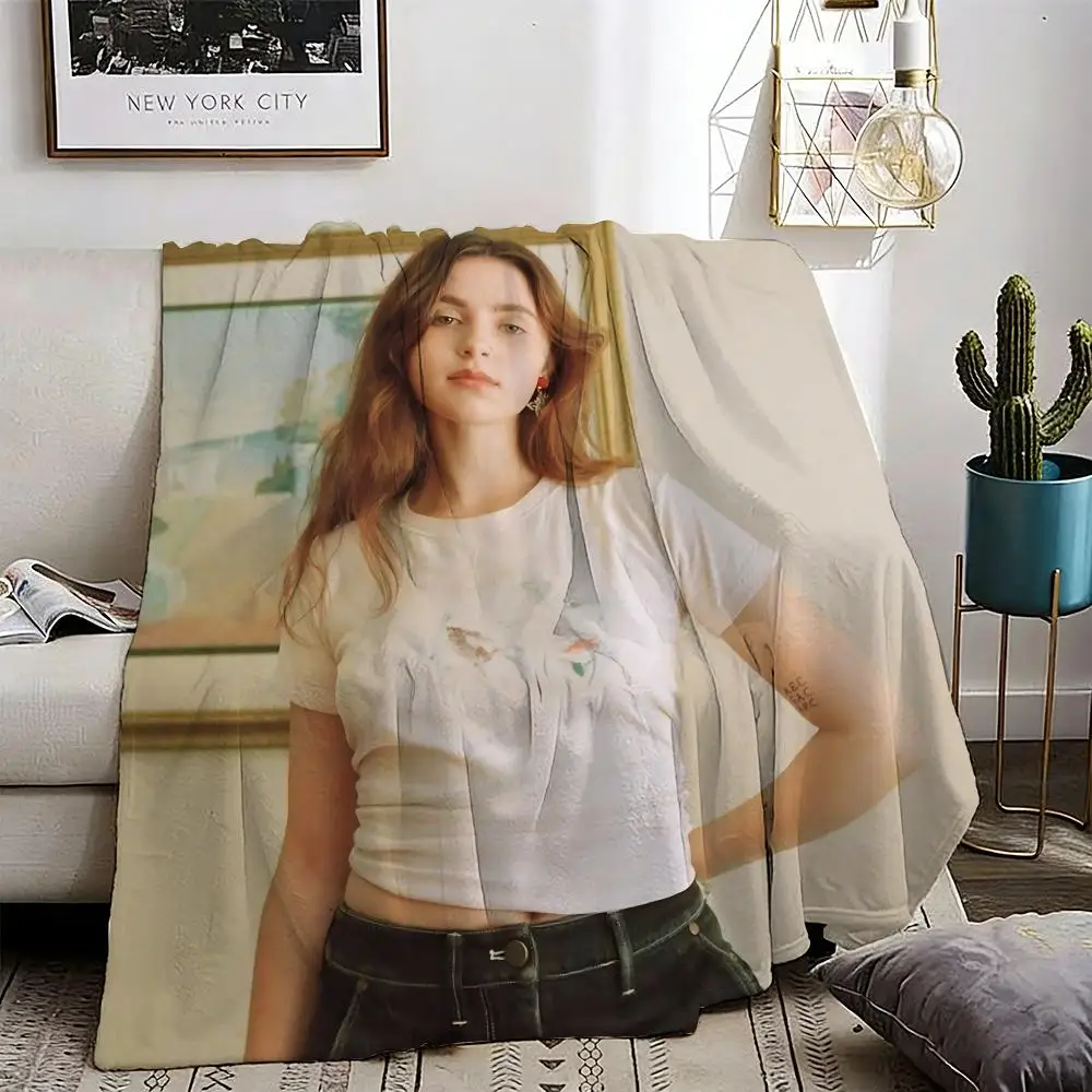 Charm Singer C-Clairo Throw Lightweight 240g Flannel Blanket Soft Skin-friendly for Summer Cooling
Charm Singer C-Clairo Throw Lightweight 240g Flannel Blanket Soft Skin-friendly for Summer Cooling