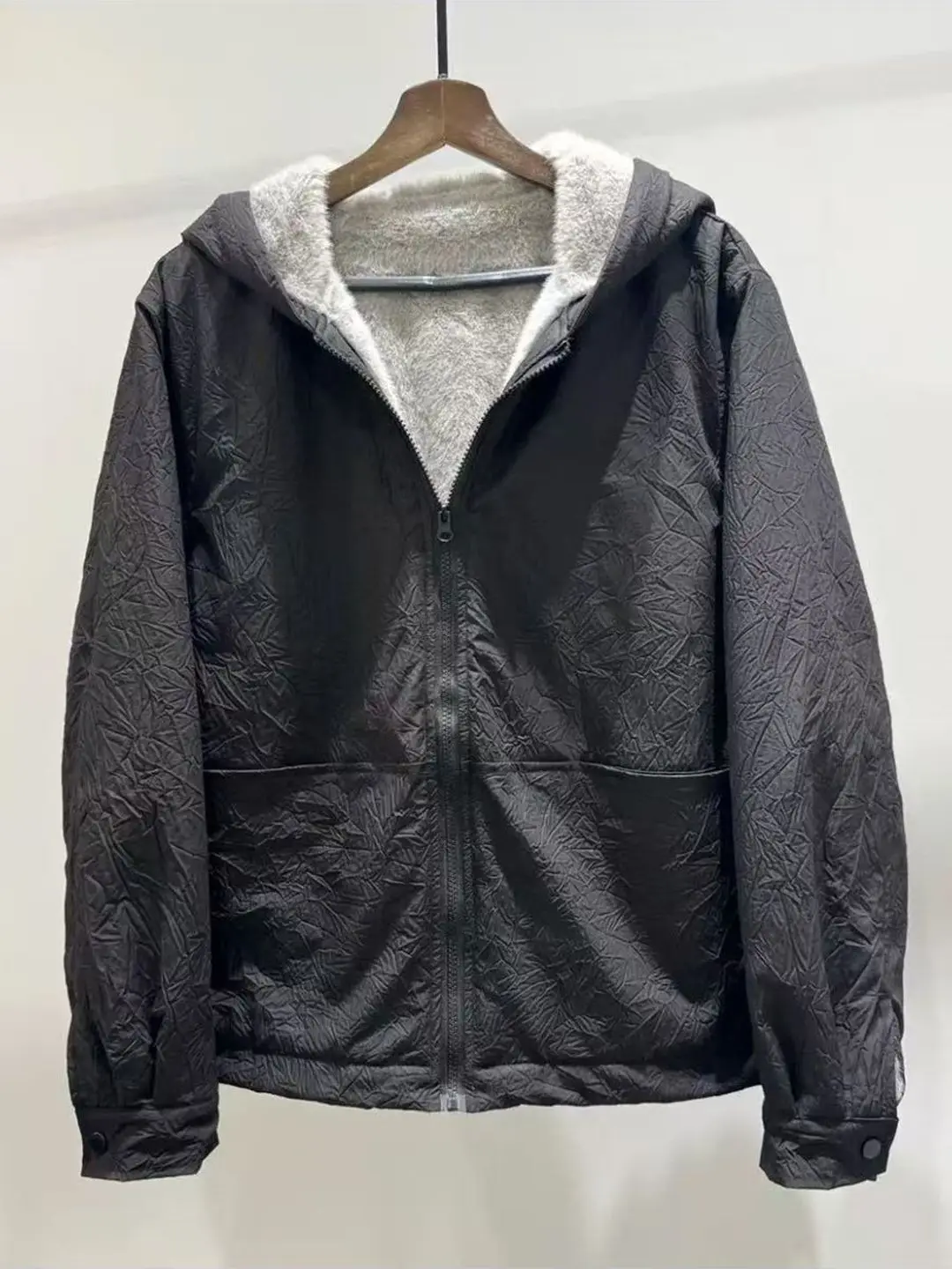 Мужская куртка с флисовой подкладкой, весенне-осенняя, новая, свободного кроя, универсальная, теплая, стильная, с капюшоном Mountain Eagle, молодежный тренд
Мужская куртка с флисовой подкладкой, весенне-осенняя, новая, свободного кроя, универсальная, теплая, стильная, с капюшоном Mountain Eagle, молодежный тренд