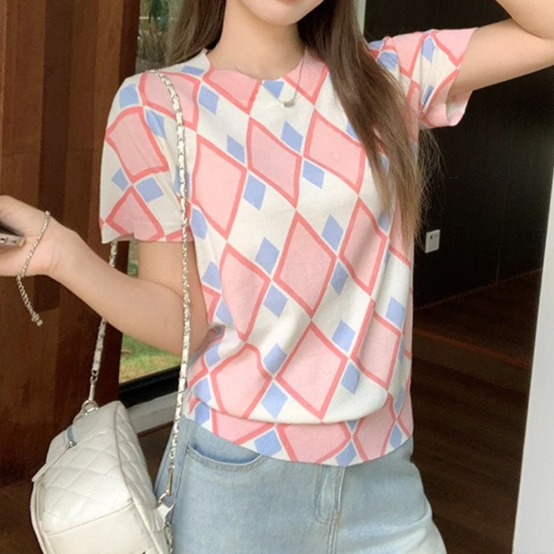 Pink Round Neck Right Shoulder Knitted Ice Silk Short-sleeved T-shirt for Women 2026 Summer New Slim Fit Niche Design Top
Pink Round Neck Right Shoulder Knitted Ice Silk Short-sleeved T-shirt for Women 2026 Summer New Slim Fit Niche Design Top