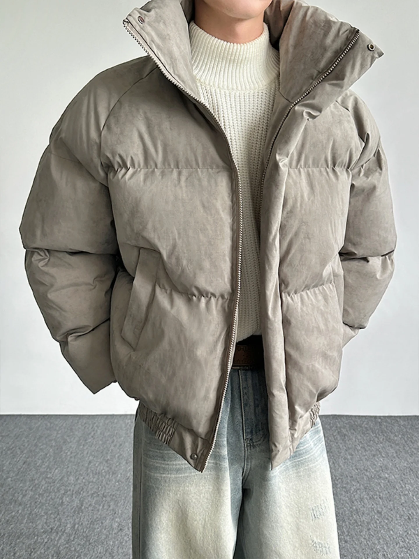 Мужская зимняя куртка Cleanfit из окрашенного хлопка с воротником-стойкой, свободного кроя, в американском ретро-стиле, повседневная верхняя одежда из полиэстера
Мужская зимняя куртка Cleanfit из окрашенного хлопка с воротником-стойкой, свободного кроя, в американском ретро-стиле, повседневная верхняя одежда из полиэстера