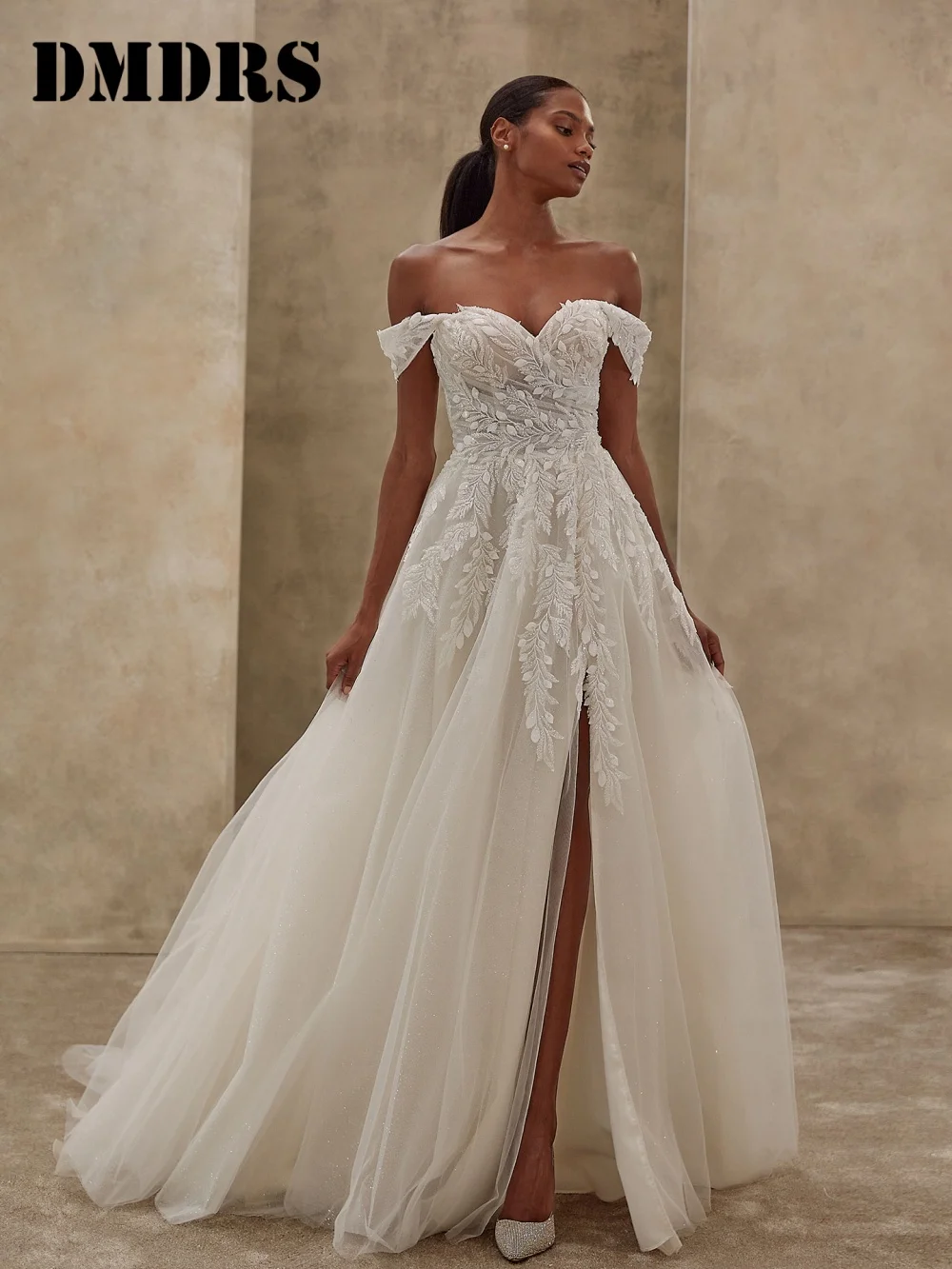 Charming Off-Shoulder Wedding Dresses Elegant Appliqué Bridal Gowns Graceful Lace Floor-Length Wedding Gowns Vestidos De Novia
Charming Off-Shoulder Wedding Dresses Elegant Appliqué Bridal Gowns Graceful Lace Floor-Length Wedding Gowns Vestidos De Novia