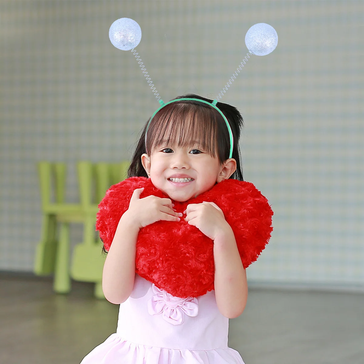 Набор из 6 легких и удобных ободков для волос с блестками и дизайном в виде персикового сердца для косплея, маскарада и фестивалей
Набор из 6 легких и удобных ободков для волос с блестками и дизайном в виде персикового сердца для косплея, маскарада и фестивалей