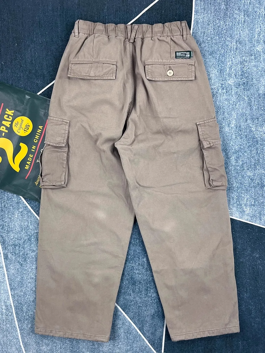 Thickened Fleece Autumn Winter Men's Casual Pants Loose Straight Leg Workwear Style Trousers Multiple Pockets Warm Fashionable
Thickened Fleece Autumn Winter Men's Casual Pants Loose Straight Leg Workwear Style Trousers Multiple Pockets Warm Fashionable