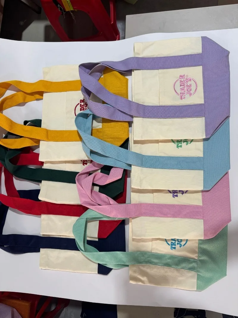 Multi-color portable splicing plus portable shopping cotton bag advertising training canvas bag with bottom holiday gift
Multi-color portable splicing plus portable shopping cotton bag advertising training canvas bag with bottom holiday gift