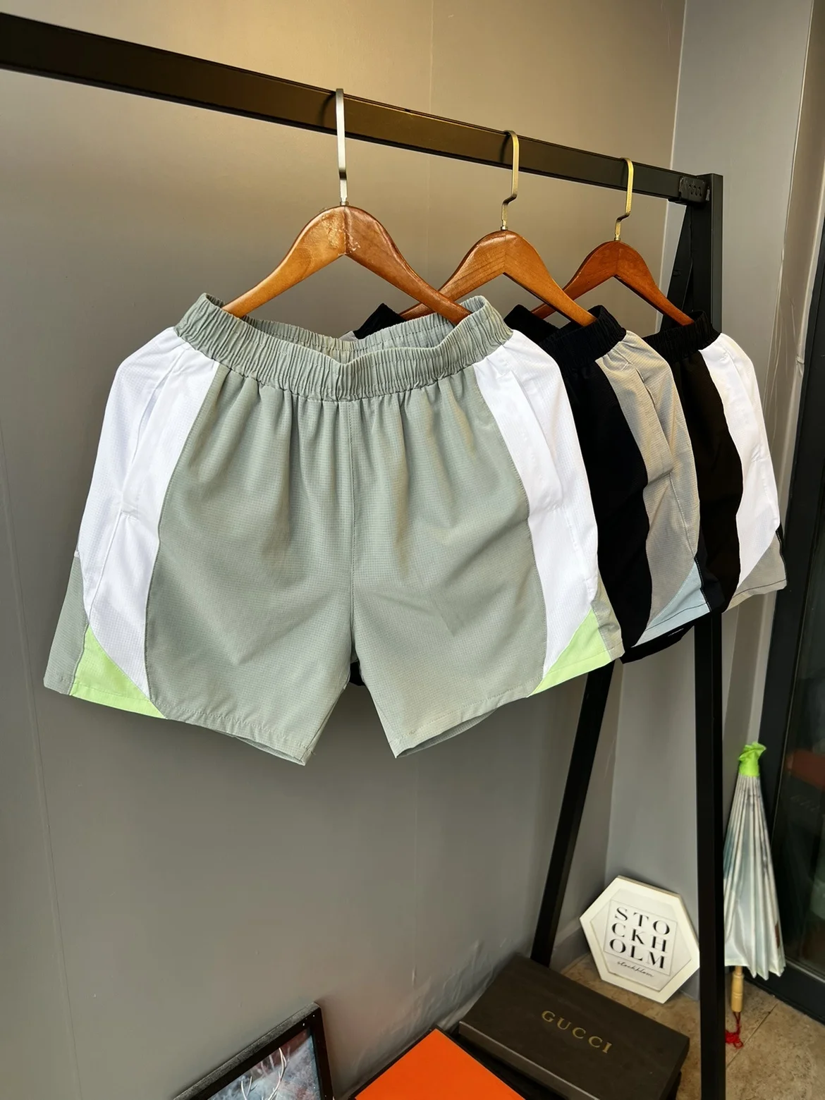 Мужские летние тонкие дышащие шорты для активного отдыха, бега и фитнеса, повседневные, из пяти частей...
Мужские летние тонкие дышащие шорты для активного отдыха, бега и фитнеса, повседневные, из пяти частей...