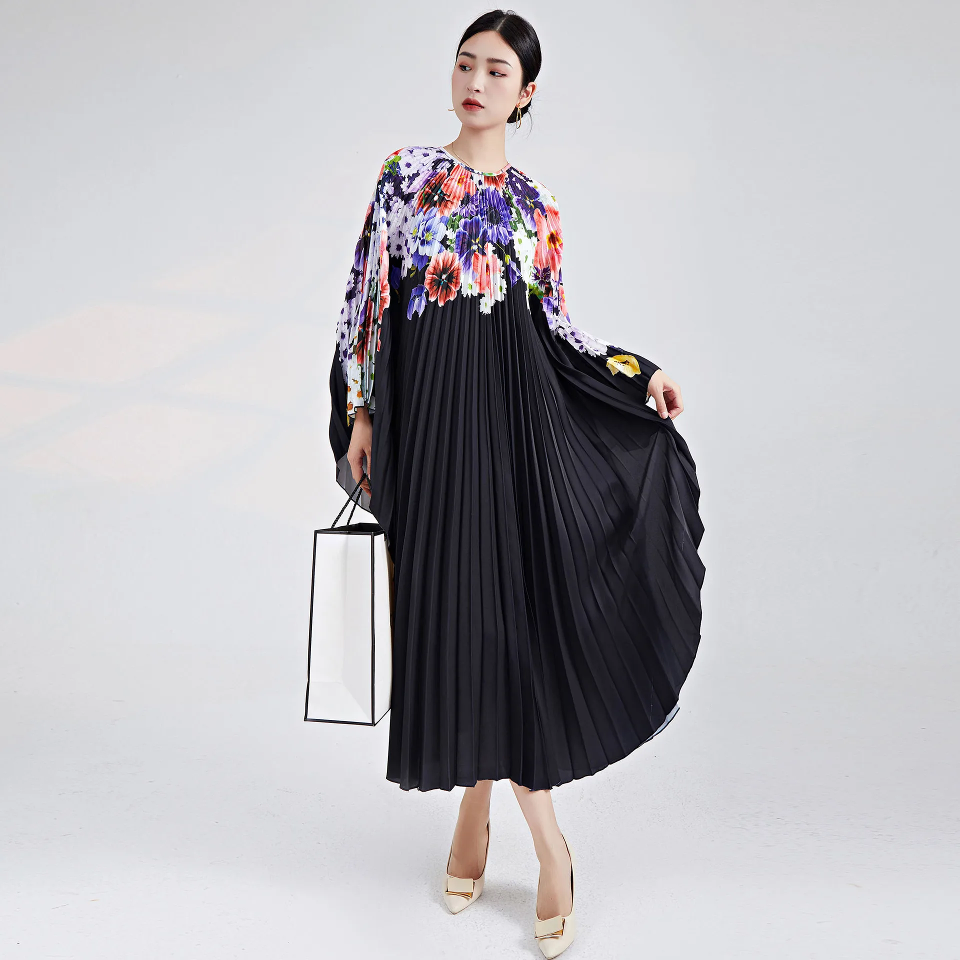 Miyake Pleated Loose Dress Spring/Summer 2024 New Irregular Loose Bat Sleeve Pleated Fashion Long Dress Clothing
Miyake Pleated Loose Dress Spring/Summer 2024 New Irregular Loose Bat Sleeve Pleated Fashion Long Dress Clothing