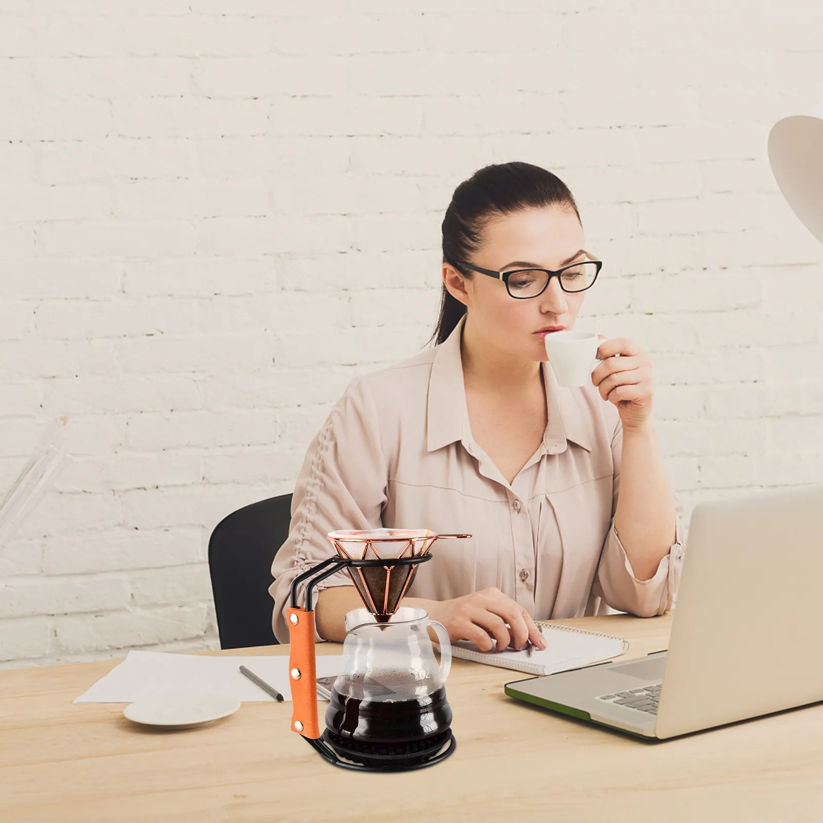 1Pcs Coffee Dripper Stand Iron Base Filter Cup Holder with Handle Non Slip Light Weight for Home Office Travel
1Pcs Coffee Dripper Stand Iron Base Filter Cup Holder with Handle Non Slip Light Weight for Home Office Travel