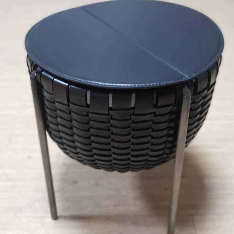 Italian light luxury round storage coffee table combination saddle leather woven stainless steel creative corner table
Italian light luxury round storage coffee table combination saddle leather woven stainless steel creative corner table