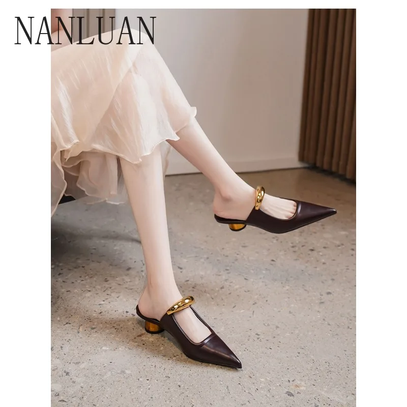 2024 Boutique High-end Women's Slippers New Pointed Toe Solid Color Women's Shoes Comfortable High-heeled Fashion Slippers
2024 Boutique High-end Women's Slippers New Pointed Toe Solid Color Women's Shoes Comfortable High-heeled Fashion Slippers