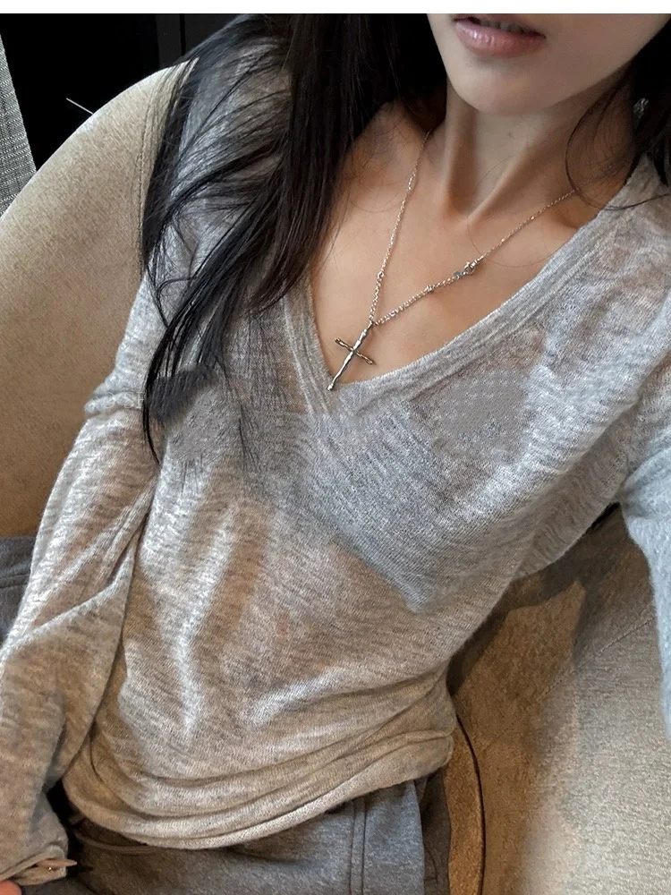 Gray Woolen Knitted Long Sleeve V-Neck Loose Women's Sweater Casual Versatile Slimming Base Layer Shirt Korean Style Spring A...
Gray Woolen Knitted Long Sleeve V-Neck Loose Women's Sweater Casual Versatile Slimming Base Layer Shirt Korean Style Spring A...