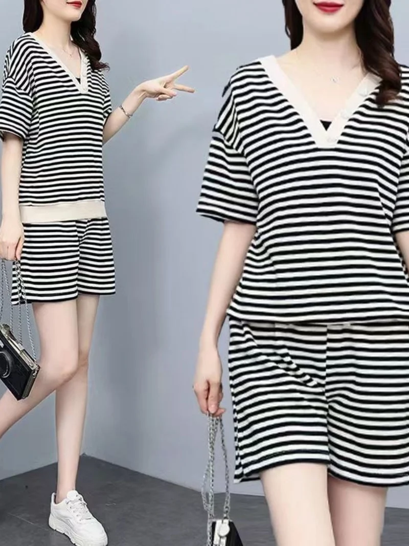 Summer New Design Double-Sided Wear Knot Stripe T-Shirt Meat Concealing Short Sleeve Shorts Set Women's Casual Spor...
Summer New Design Double-Sided Wear Knot Stripe T-Shirt Meat Concealing Short Sleeve Shorts Set Women's Casual Spor...
