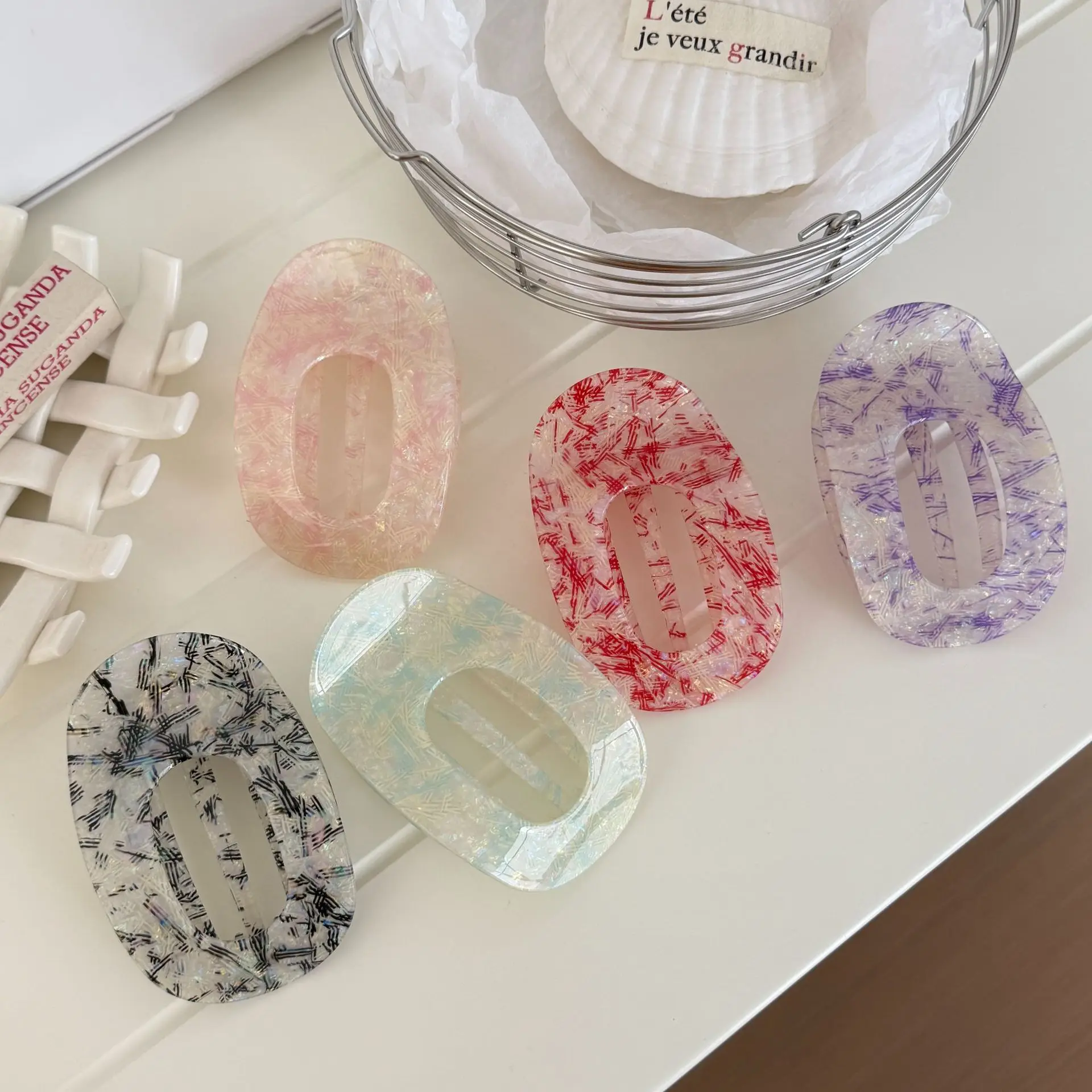 Acetate Duck Bill Clip Iridescent Glitter Hollow Oval Side Bangs Hair Pin for Teen Girls Daily Elegant Non Slip Lightweight
Acetate Duck Bill Clip Iridescent Glitter Hollow Oval Side Bangs Hair Pin for Teen Girls Daily Elegant Non Slip Lightweight
