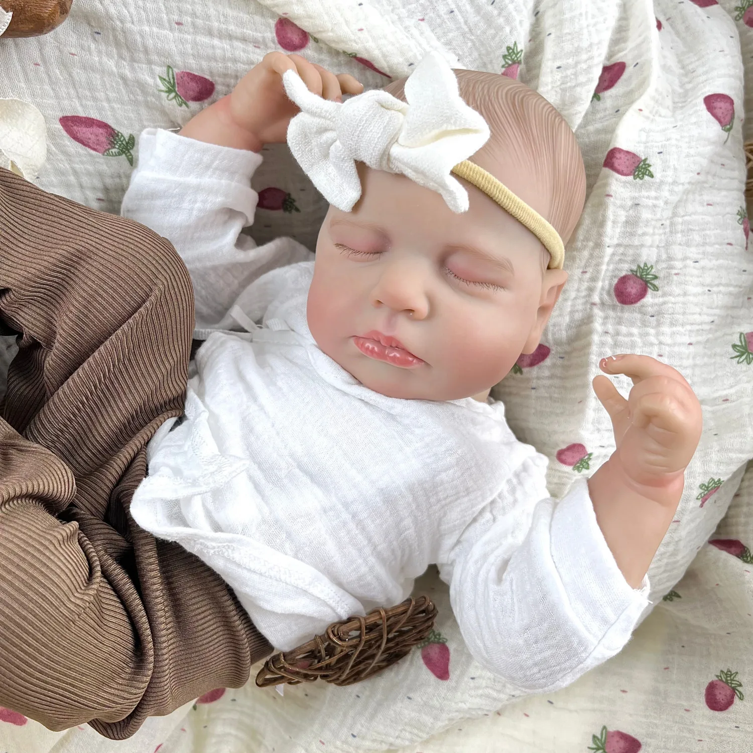 BZDOLL 19inch Asleep Reborn Baby Doll Toy with Cloth Body Real Look 48 CM 3D Skin Doll Realistic Fashion Birthday Gift For Girl
BZDOLL 19inch Asleep Reborn Baby Doll Toy with Cloth Body Real Look 48 CM 3D Skin Doll Realistic Fashion Birthday Gift For Girl