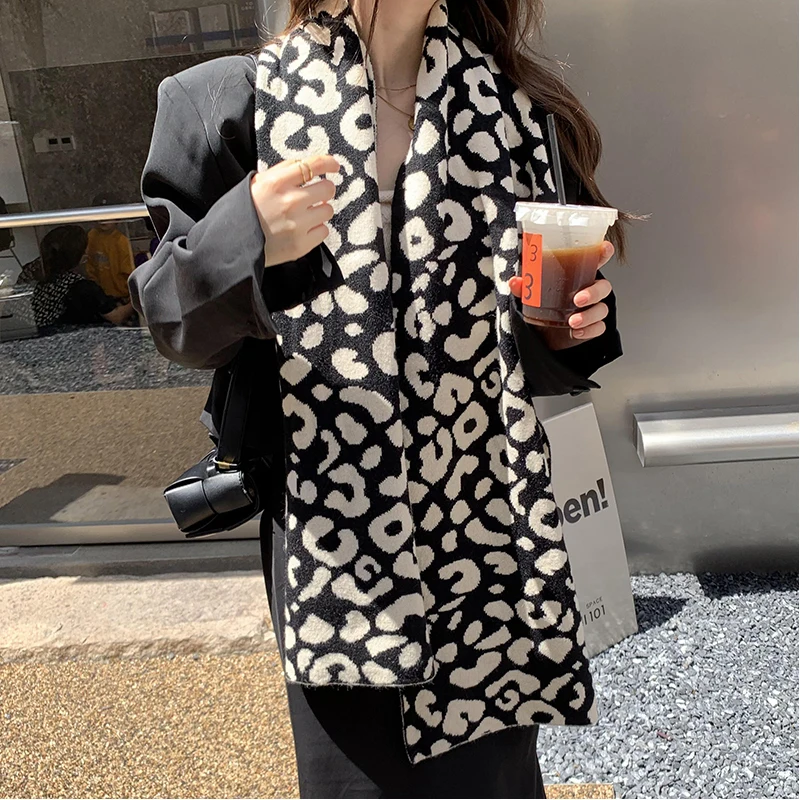 Elegant Scarf For Women Imitation Cashmere Vintage Double-sided Print Knitted Winter Warm Female Thick Blanket Long Wrap Shawl
Elegant Scarf For Women Imitation Cashmere Vintage Double-sided Print Knitted Winter Warm Female Thick Blanket Long Wrap Shawl