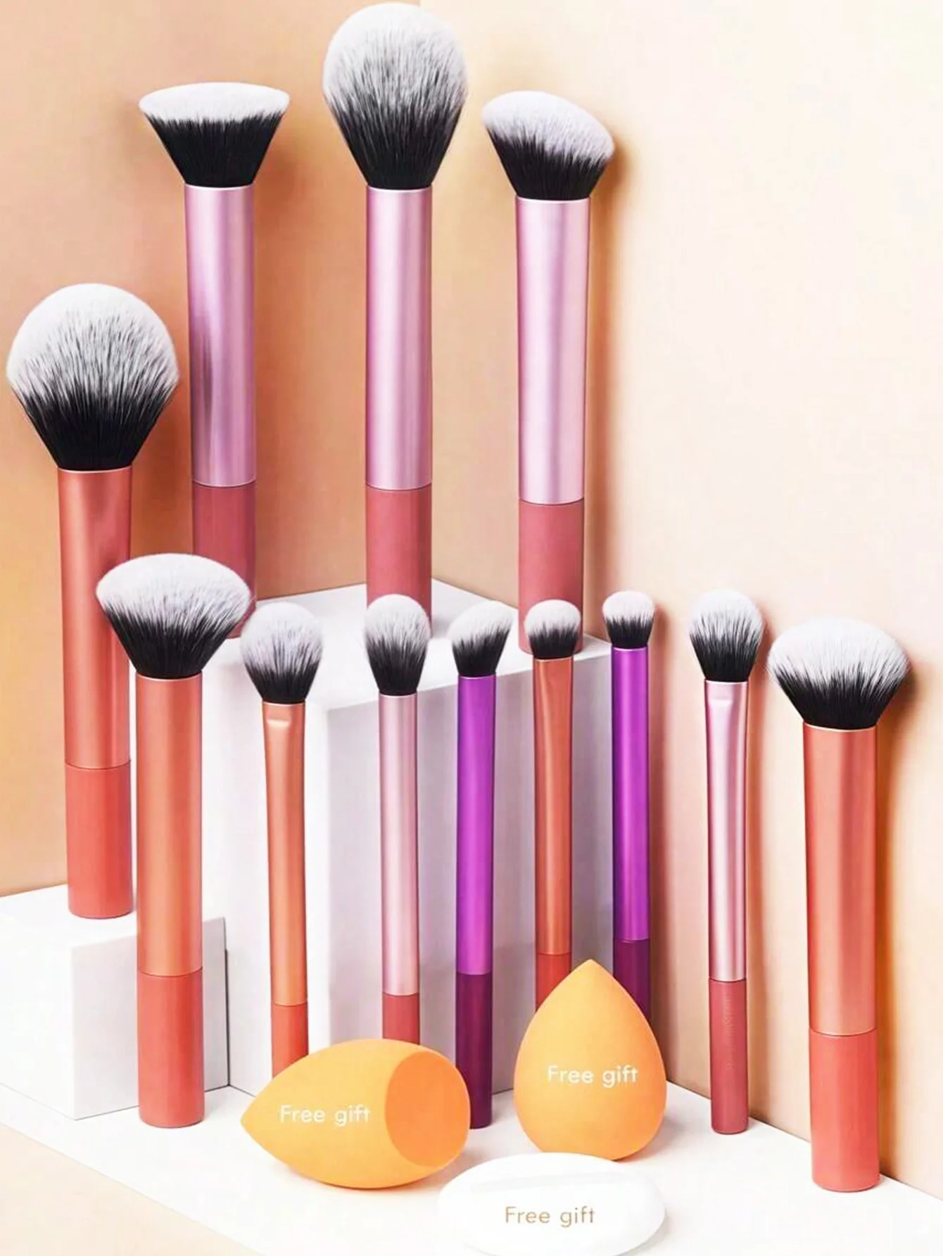 Набор из 12 многофункциональных кистей для макияжа, включая кисть для пудры, кисть для румян, кисть для тональной основы, кисть для теней, кисть для растушевки.
Набор из 12 многофункциональных кистей для макияжа, включая кисть для пудры, кисть для румян, кисть для тональной основы, кисть для теней, кисть для растушевки.