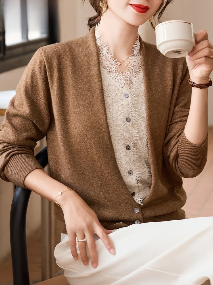 Новинка 2025: Вязаная кофта-обманка для молодых мам и женщин среднего возраста, весенняя модная верхняя одежда, имитация двух частей
Новинка 2025: Вязаная кофта-обманка для молодых мам и женщин среднего возраста, весенняя модная верхняя одежда, имитация двух частей