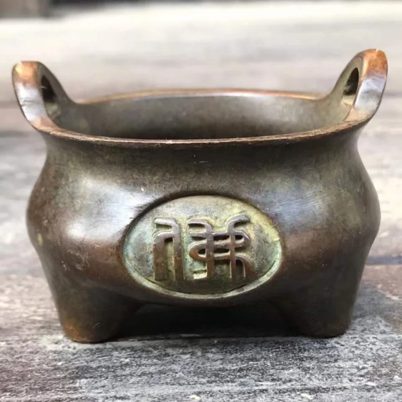Antique Antique Wholesale Imitation Copper Thickened Chinese Character Fo Large Copper Incense Burner Three Feet Crafts Ornament
Antique Antique Wholesale Imitation Copper Thickened Chinese Character Fo Large Copper Incense Burner Three Feet Crafts Ornament