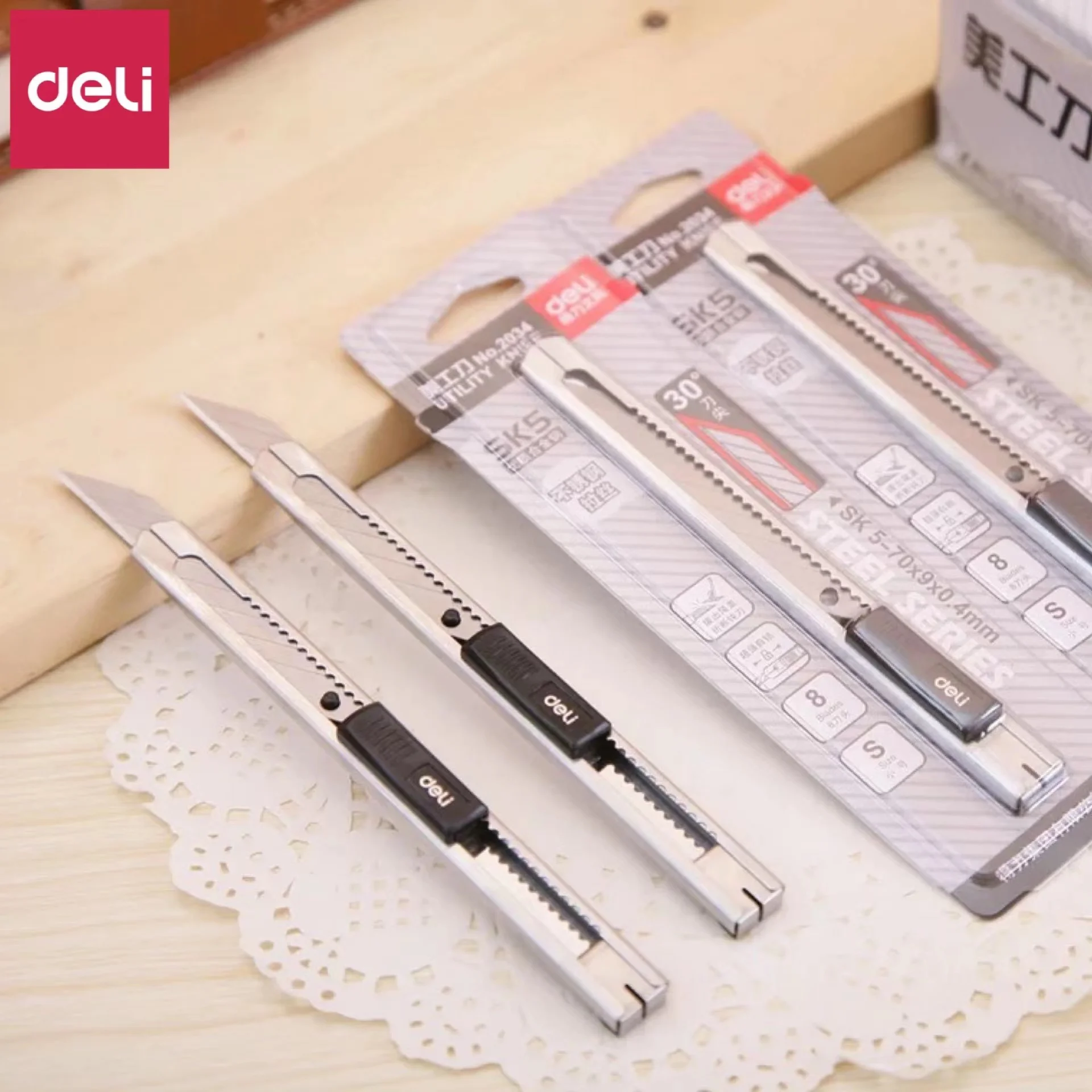 500pcs Deli 2034 Utility knife Metal Art Supplies Blade Stainless Steel Paper And Office Knife Diy Art Cutter Knife Stationery
500pcs Deli 2034 Utility knife Metal Art Supplies Blade Stainless Steel Paper And Office Knife Diy Art Cutter Knife Stationery