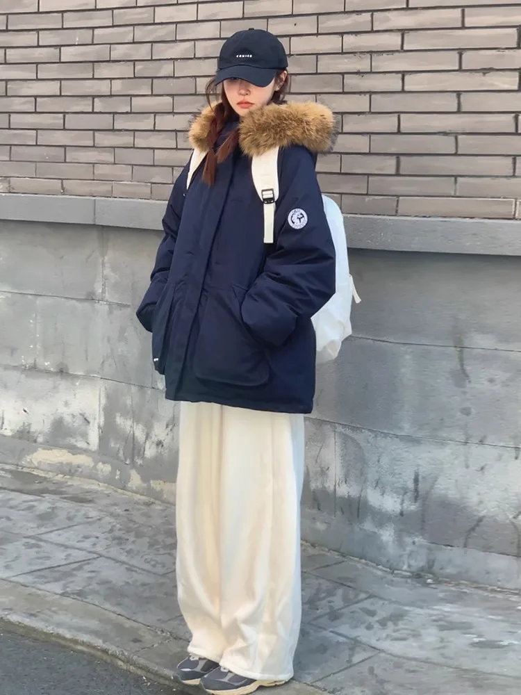 Американский ретро-пуховик с большим меховым воротником, женское зимнее пальто премиум-класса, свободное, теплое, с капюшоном, на хлопковой подкладке, в корейском стиле
Американский ретро-пуховик с большим меховым воротником, женское зимнее пальто премиум-класса, свободное, теплое, с капюшоном, на хлопковой подкладке, в корейском стиле
