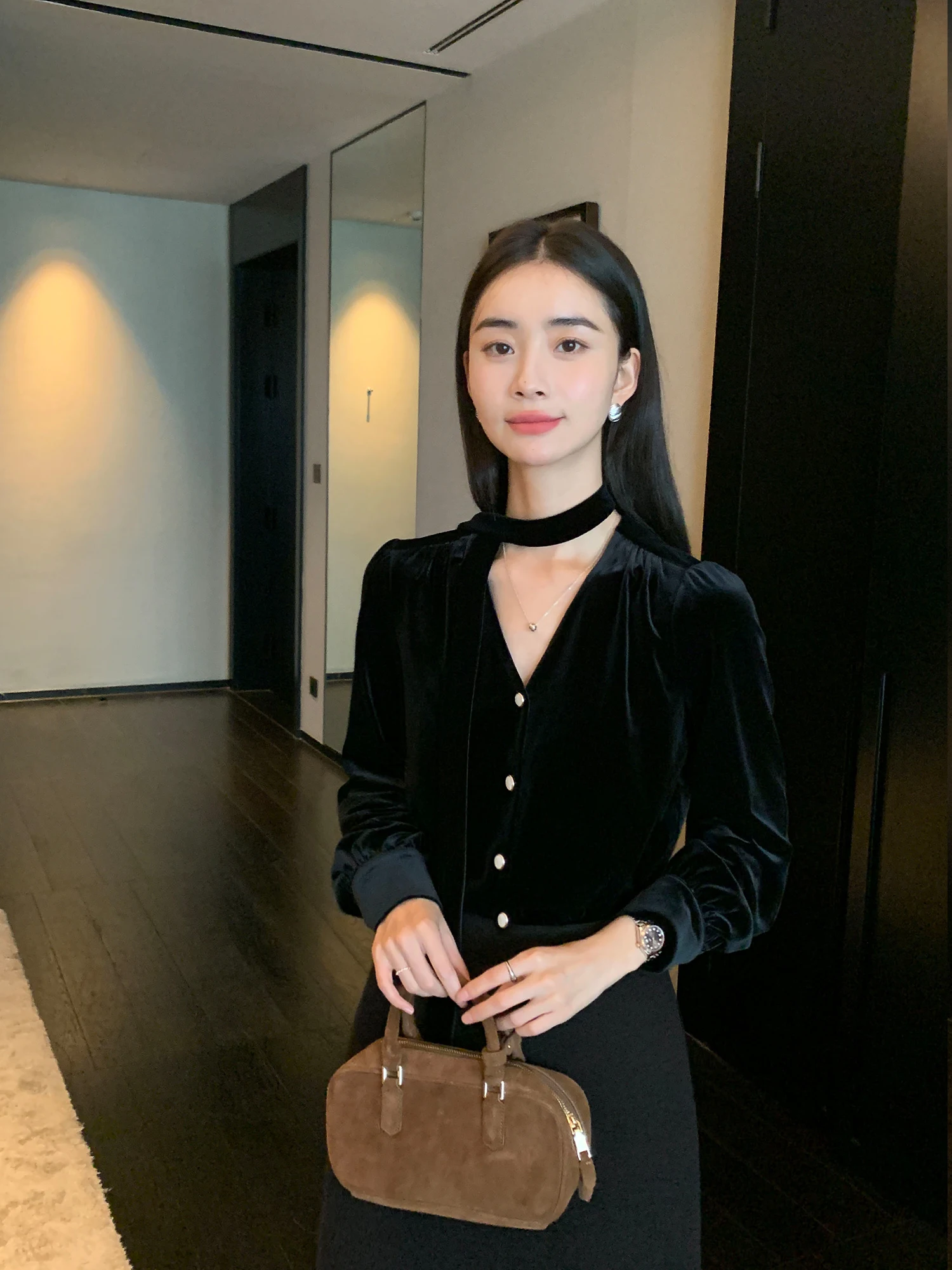 Maven Lin Velvet irt Women's Slim Fit V-Ne Sa Design Casual Sle Acetate Fabric Long Sve Breathable Comfortable
Maven Lin Velvet irt Women's Slim Fit V-Ne Sa Design Casual Sle Acetate Fabric Long Sve Breathable Comfortable