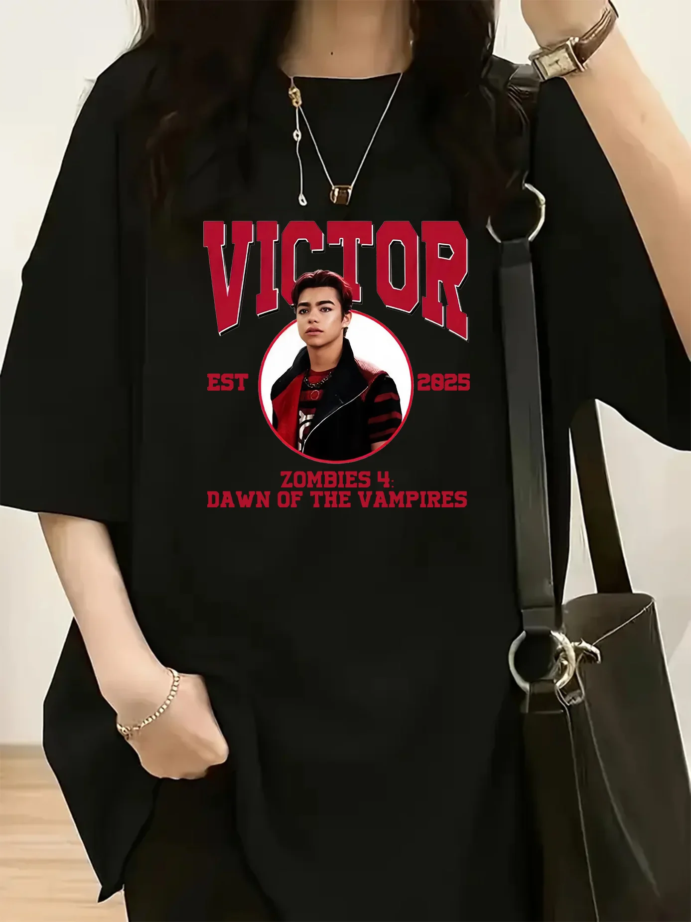 Футболка с рисунком «Зомби 4: «Рассвет Вампира Виктора» — свободная рубашка унисекс в стиле ретро с изображением фильма ужасов, топ из чистого хлопка
Футболка с рисунком «Зомби 4: «Рассвет Вампира Виктора» — свободная рубашка унисекс в стиле ретро с изображением фильма ужасов, топ из чистого хлопка