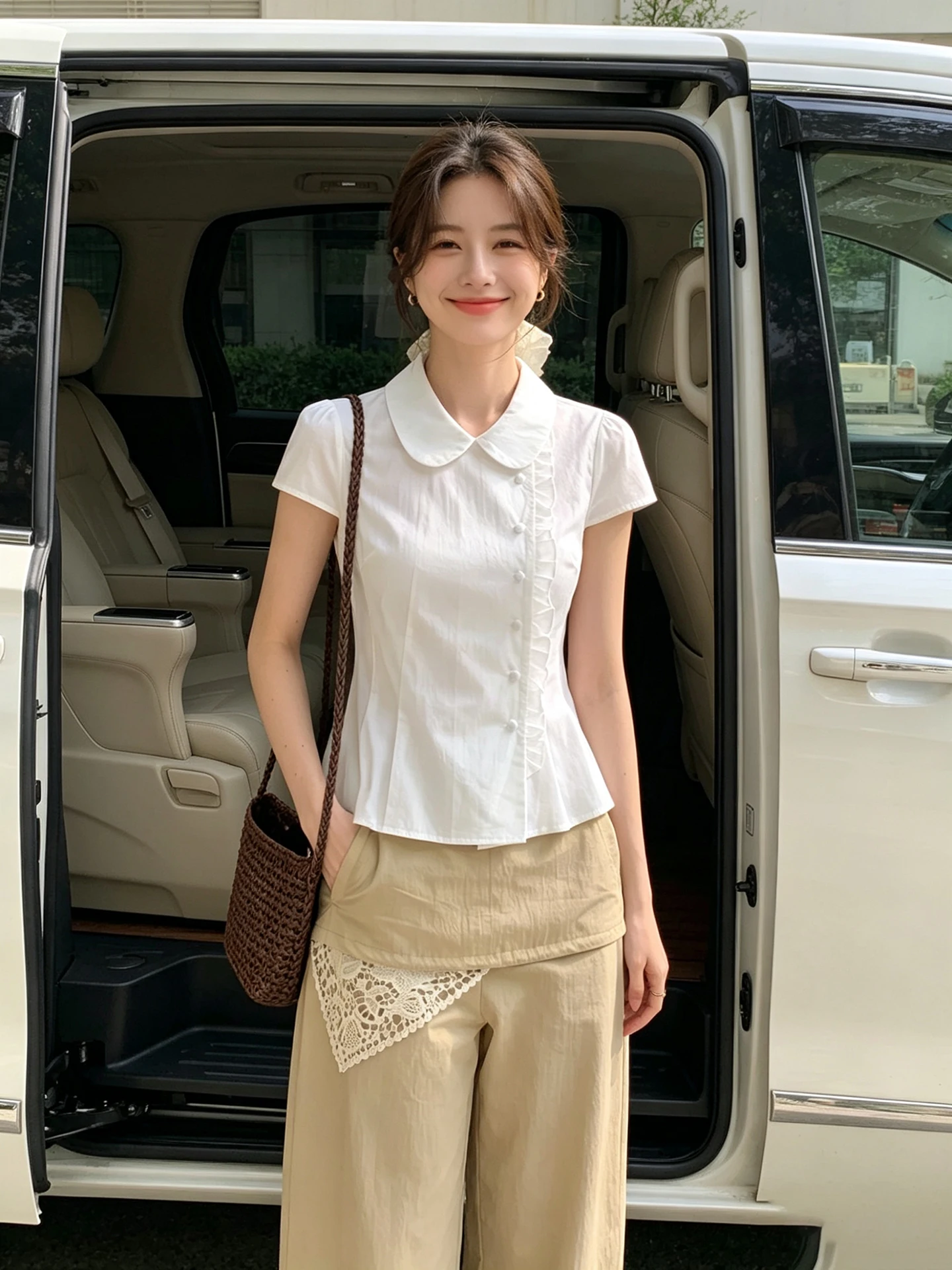 Sweet Doll Collar White Short Sleeve Women's Shirt Summer Waist Cinched Pleated Lace Slimming Small Size Versatile Top
Sweet Doll Collar White Short Sleeve Women's Shirt Summer Waist Cinched Pleated Lace Slimming Small Size Versatile Top