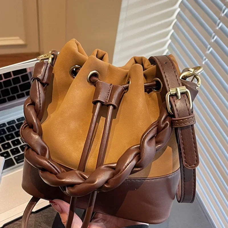 2025 Autumn New Minimalist Bucket Bag for Women - Stylish Color Block/Solid Color, High-Aesthetic, Handheld Design
2025 Autumn New Minimalist Bucket Bag for Women - Stylish Color Block/Solid Color, High-Aesthetic, Handheld Design