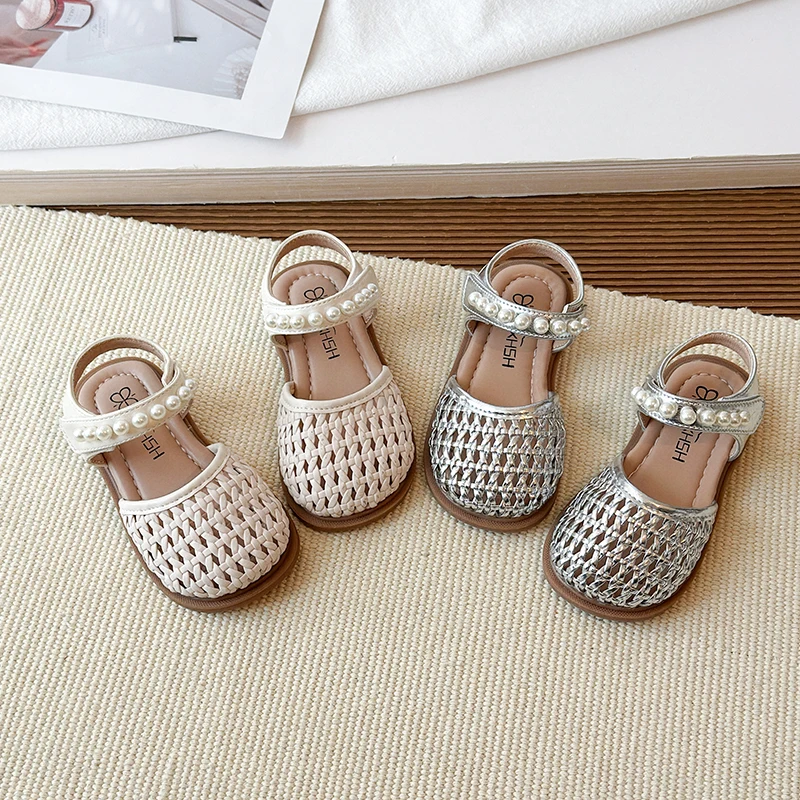 Summer Girls' Sandals 2026 New Summer Style Girls' Bow Toe Soft Sole Baby Weaving Hollow Fashion Design Versatile Shoes
Summer Girls' Sandals 2026 New Summer Style Girls' Bow Toe Soft Sole Baby Weaving Hollow Fashion Design Versatile Shoes