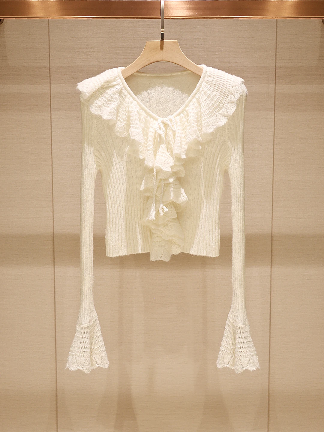 Милый трикотаж, женский топ с рюшами Sle Miu, нежный уникальный осенний роскошный антивозрастной повседневный крой Long Sve V-Ne, дышащий
Милый трикотаж, женский топ с рюшами Sle Miu, нежный уникальный осенний роскошный антивозрастной повседневный крой Long Sve V-Ne, дышащий