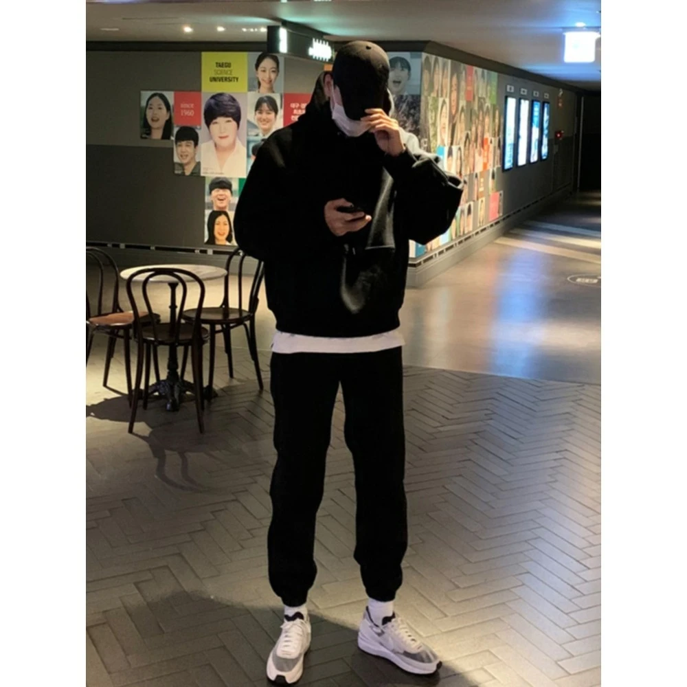 Толстовка с капюшоном, куртка, мужские спортивные штаны, осенне-зимний свободный американский повседневный модный брендовый комплект из двух предметов большого размера
Толстовка с капюшоном, куртка, мужские спортивные штаны, осенне-зимний свободный американский повседневный модный брендовый комплект из двух предметов большого размера