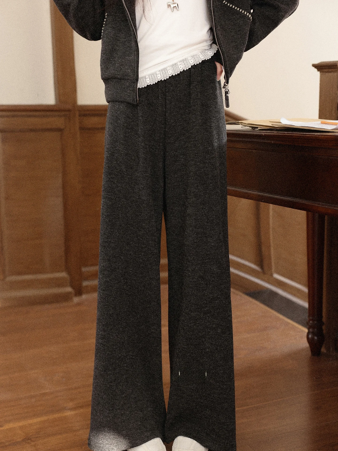 Женские широкие брюки Deep ey для осени и зимы, свободные, скрывающие недостатки фигуры, универсальные, с завязками на талии, синие
Женские широкие брюки Deep ey для осени и зимы, свободные, скрывающие недостатки фигуры, универсальные, с завязками на талии, синие