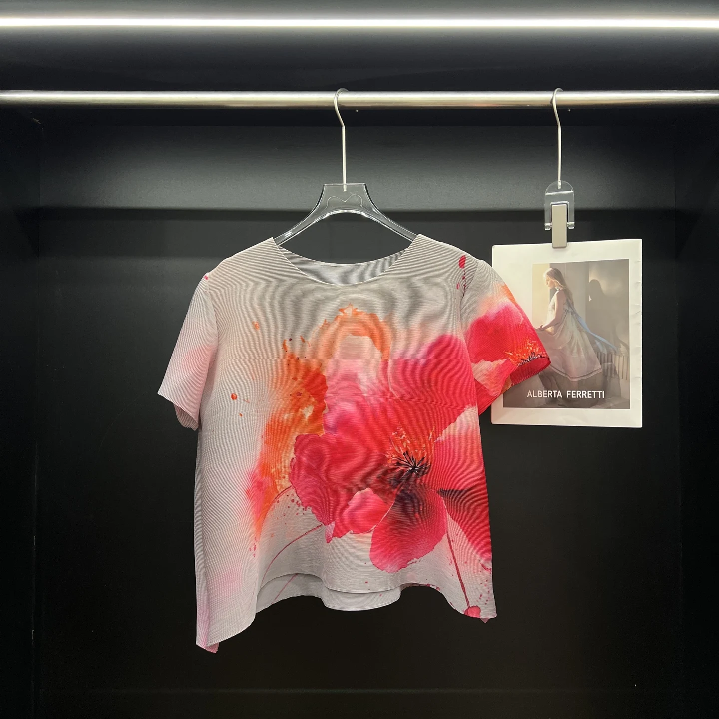 Miyake Pleated Printed T-shirt 2025 Summer New Casual Fashion Versatile Gentle and Elegant Temperament Tops
Miyake Pleated Printed T-shirt 2025 Summer New Casual Fashion Versatile Gentle and Elegant Temperament Tops