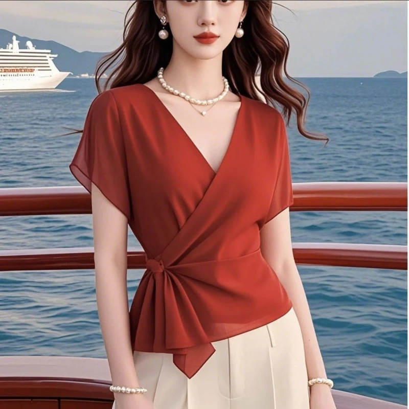 Women's Elegant V-Neck Solid Pleated Chiffon T-Shirt Summer 2026 New Waist Tie Short Sleeve Irregular Top
Women's Elegant V-Neck Solid Pleated Chiffon T-Shirt Summer 2026 New Waist Tie Short Sleeve Irregular Top