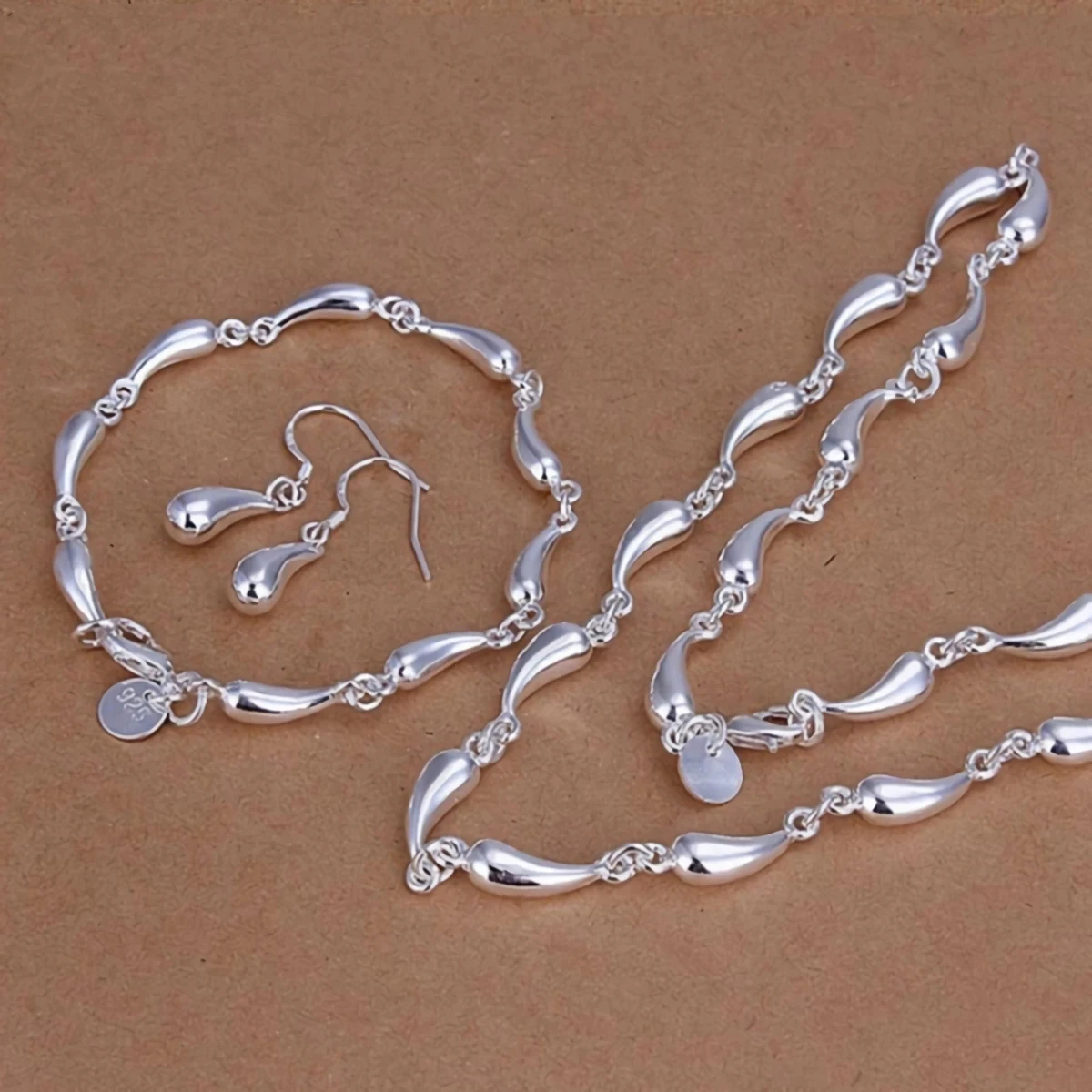 New 925 Sterling silver elegant water drop chain necklaces earrings bracelets jewelry sets for women Fashion wedding party gifts
New 925 Sterling silver elegant water drop chain necklaces earrings bracelets jewelry sets for women Fashion wedding party gifts