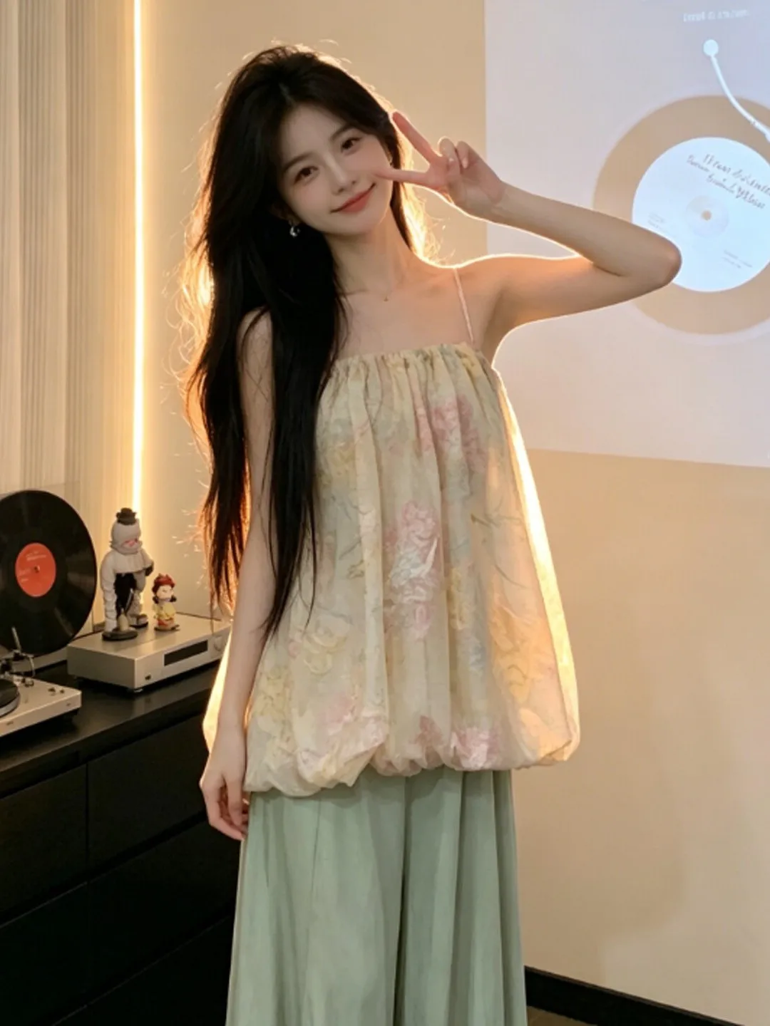 Retro Style Unique Super Beautiful Halter Top Skirt Two-Piece Set Anti-Aging Summer 2026 Casual Universal Women's Fashion
Retro Style Unique Super Beautiful Halter Top Skirt Two-Piece Set Anti-Aging Summer 2026 Casual Universal Women's Fashion