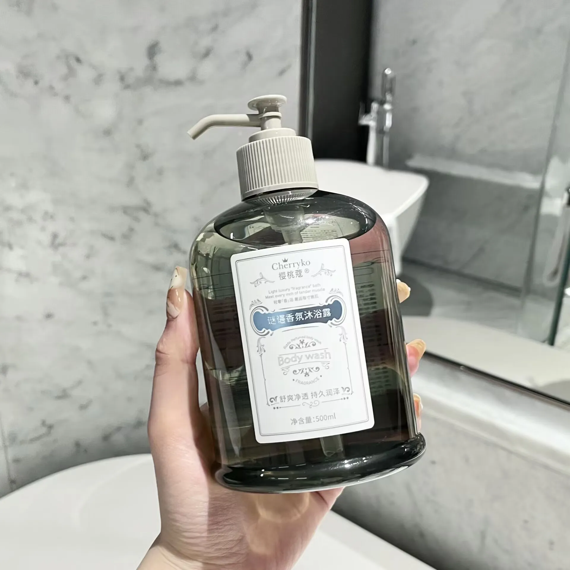 Gel de ducha iluminador de hidratación de larga duración, 500ml, limpieza profunda de la suciedad, piel muerta, Control de aceit
Gel de ducha iluminador de hidratación de larga duración, 500ml, limpieza profunda de la suciedad, piel muerta, Control de aceit
