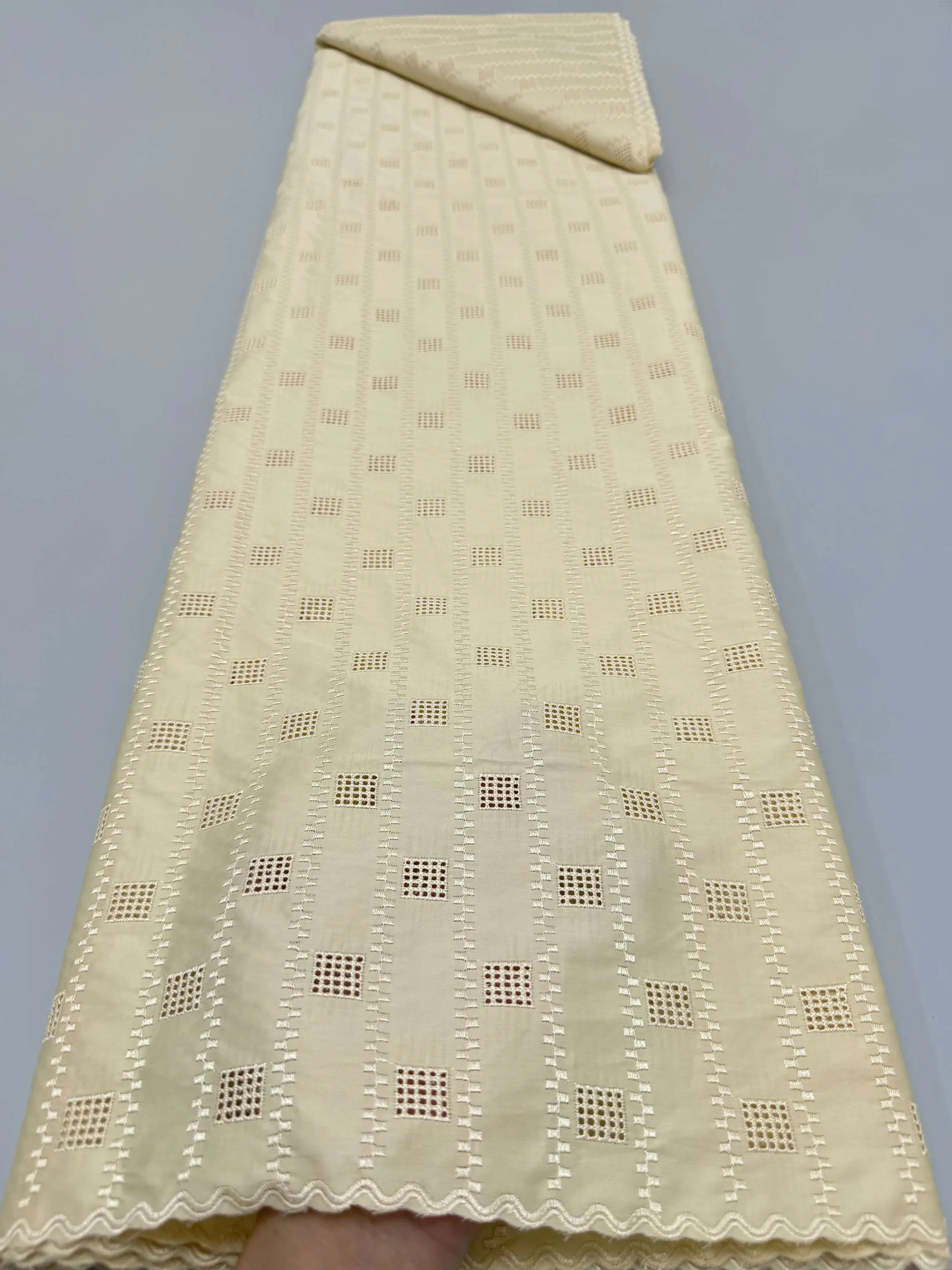 5 yards Swiss Dry Lace Fabric with Beads Embroidery African Cotton Lace Popular Dubai Style for Women Party Dress
5 yards Swiss Dry Lace Fabric with Beads Embroidery African Cotton Lace Popular Dubai Style for Women Party Dress