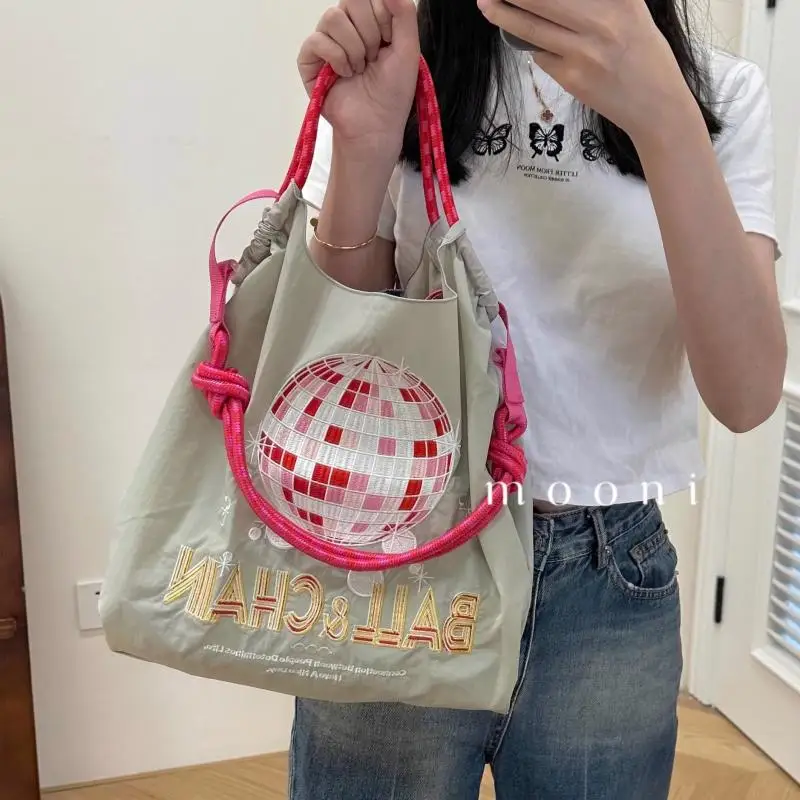 Kawaii Ball Chain Canvas Bag Anti Light Ball Series Girls' Foldable Large Capacity Shoulder Handbag Embroidered Nylon Bag Gift
Kawaii Ball Chain Canvas Bag Anti Light Ball Series Girls' Foldable Large Capacity Shoulder Handbag Embroidered Nylon Bag Gift