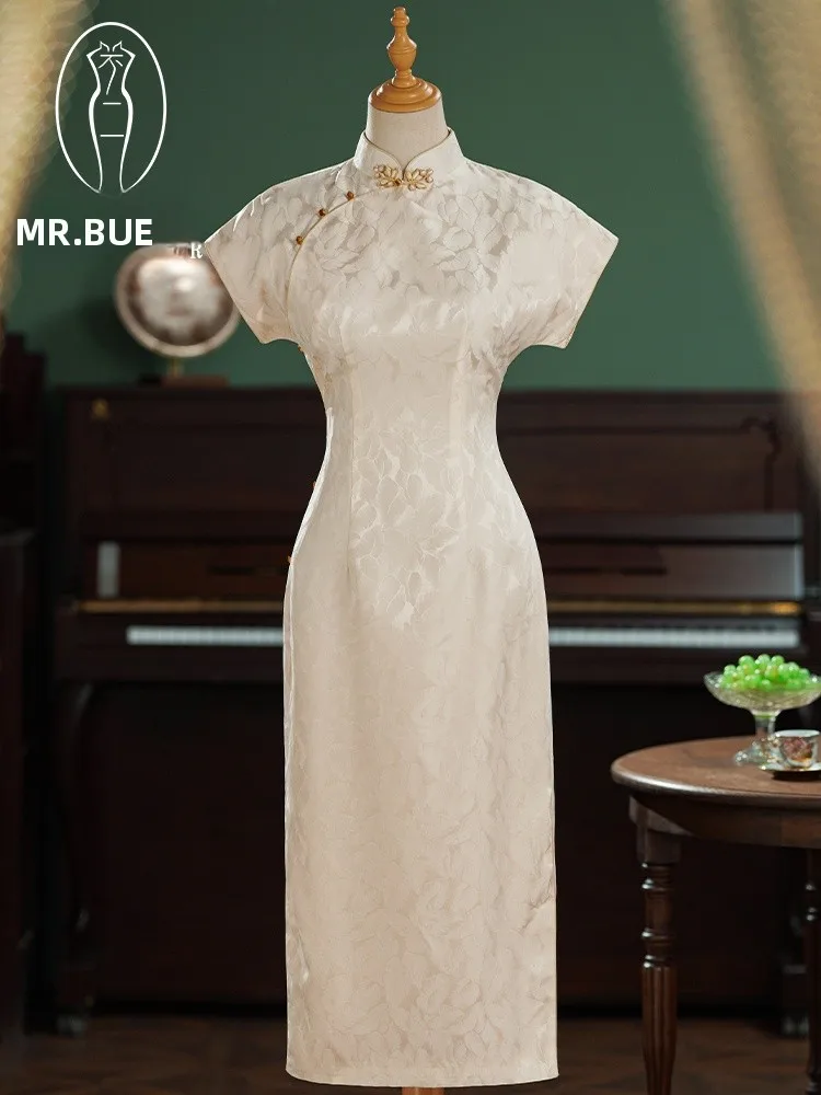 Elegant White Silk Dress Daily Wear Registered Marriage Ceremony Dress Chinese Style Long Qipao Short Sleeve Dress
Elegant White Silk Dress Daily Wear Registered Marriage Ceremony Dress Chinese Style Long Qipao Short Sleeve Dress