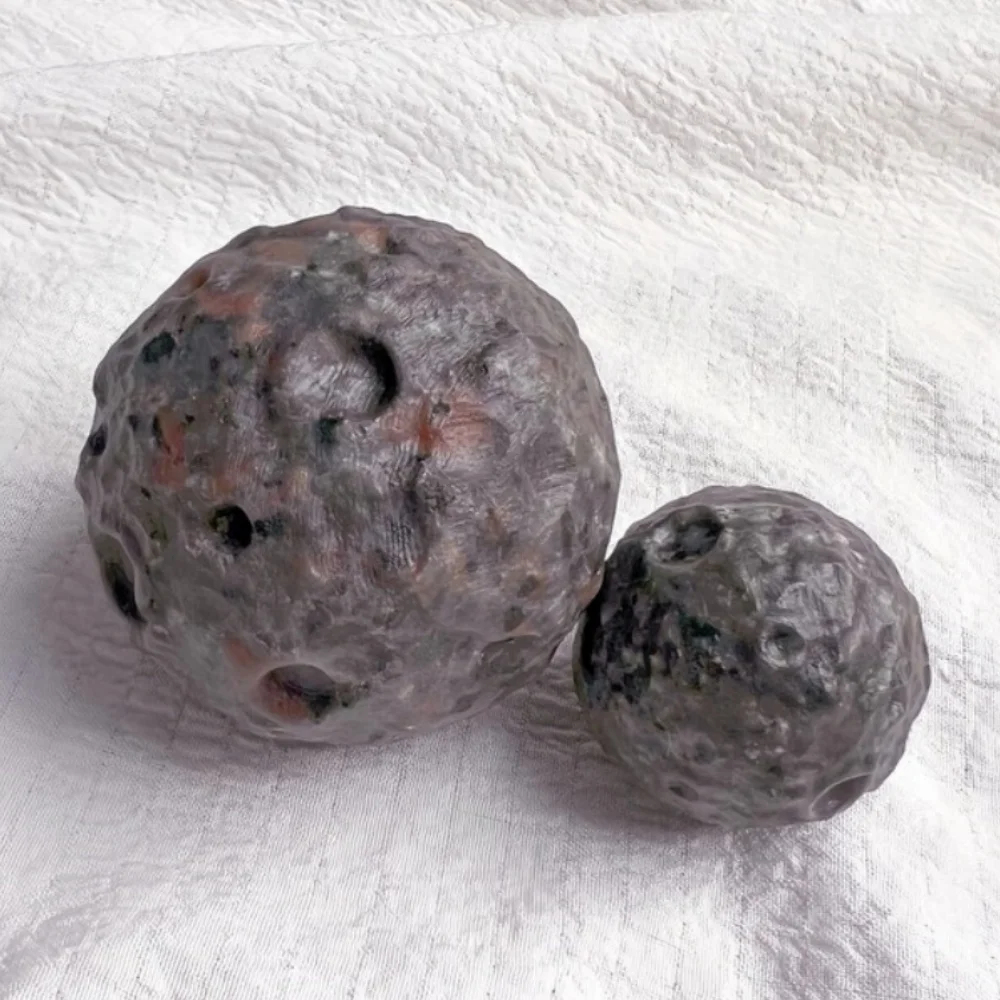 Like moon Yooperlite Sphere irregularity Healing Crystal UV Reactive Flame Specimen Symbolize Attracting Wealth and Prosperity
Like moon Yooperlite Sphere irregularity Healing Crystal UV Reactive Flame Specimen Symbolize Attracting Wealth and Prosperity