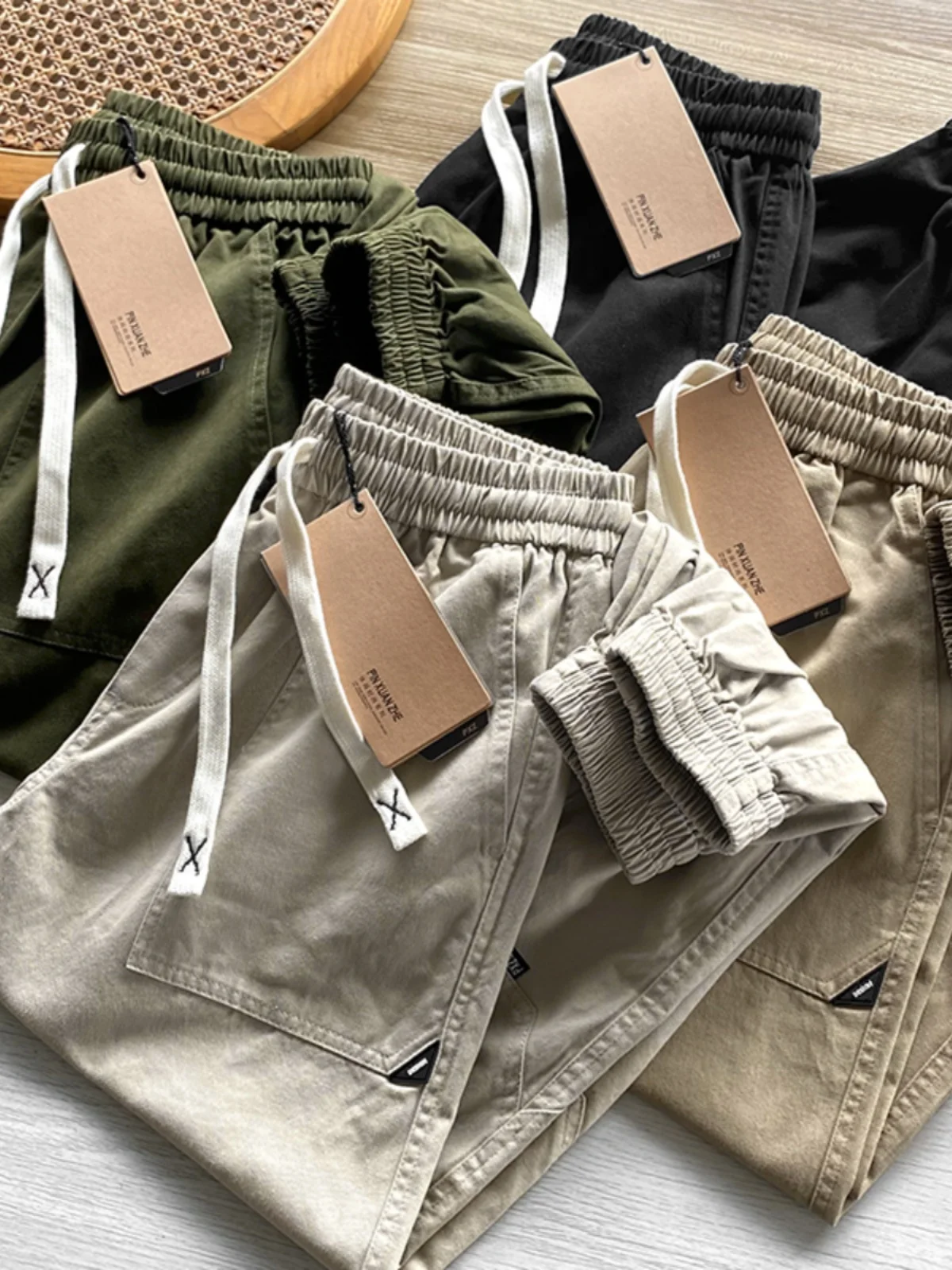 Хлопковая рабочая одежда в стиле ретро, повседневные брюки, мужские брюки с эластичной резинкой на талии, весна-осень, сезонная молодежная мода
Хлопковая рабочая одежда в стиле ретро, повседневные брюки, мужские брюки с эластичной резинкой на талии, весна-осень, сезонная молодежная мода