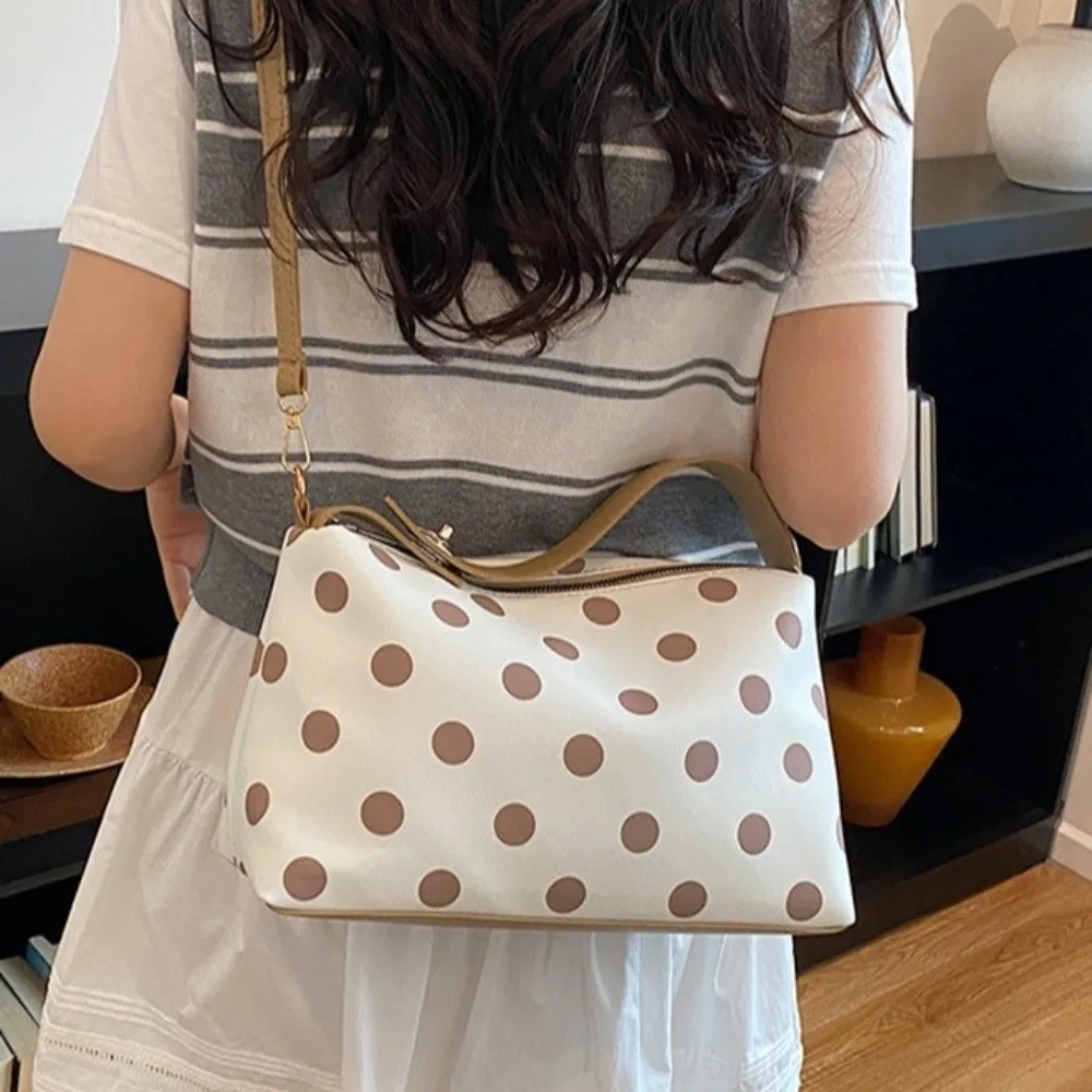 French Style Retro Polka Dot Crossbody Bag PU Polyester Lining Leather Shoulder Bag Exquisite Large Capacity Tote Bag Women
French Style Retro Polka Dot Crossbody Bag PU Polyester Lining Leather Shoulder Bag Exquisite Large Capacity Tote Bag Women