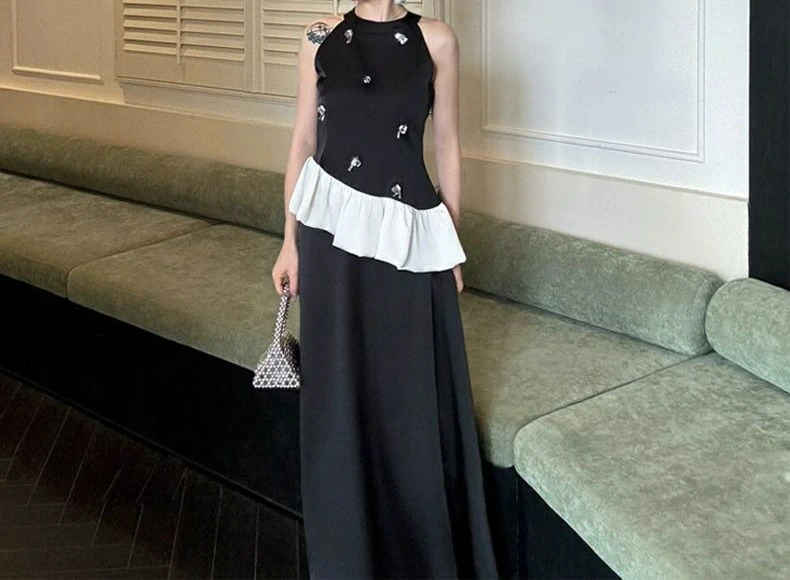 Summer New High-end Temperament Sleeveless Vest Flower Ruffle Edge Neck Shirt and A-shaped Long Dress Suit for Women
Summer New High-end Temperament Sleeveless Vest Flower Ruffle Edge Neck Shirt and A-shaped Long Dress Suit for Women