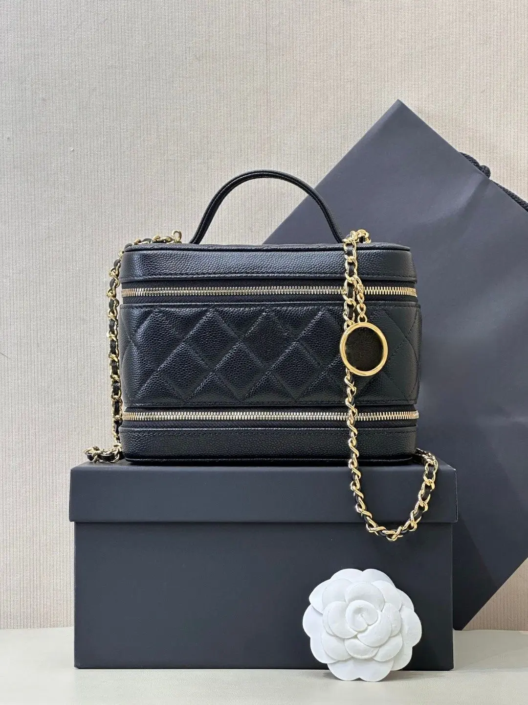 New Fashionable and Elegant Box Bag That Can Be Carried by Hand or Crossbody, Suitable for Daily Shopping and Weekend Outings
New Fashionable and Elegant Box Bag That Can Be Carried by Hand or Crossbody, Suitable for Daily Shopping and Weekend Outings