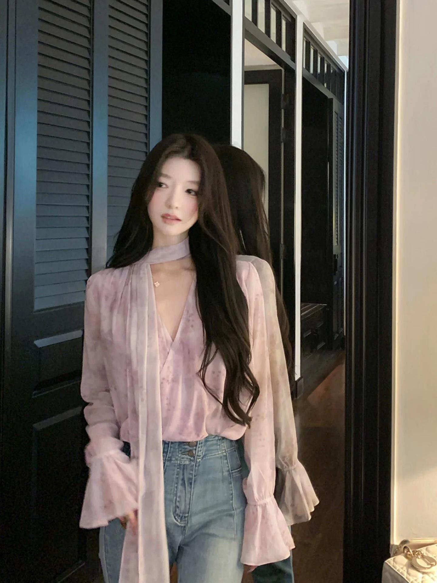 Floral V-neck Sash Chiffon Shirt Women's Spring Unique Beautiful High-grade Gentle Atmosphere Slimming Top French Style Loose...
Floral V-neck Sash Chiffon Shirt Women's Spring Unique Beautiful High-grade Gentle Atmosphere Slimming Top French Style Loose...